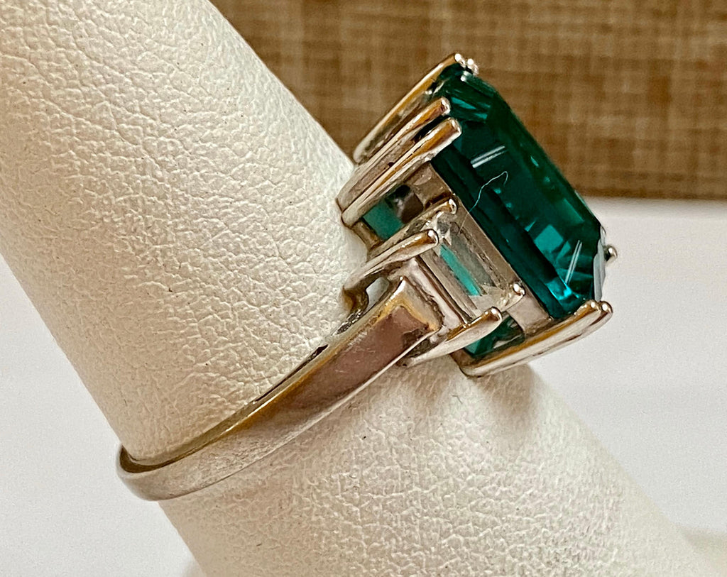 10K White Gold Emerald Cut Green Stone CZ Ring - Size 6.5