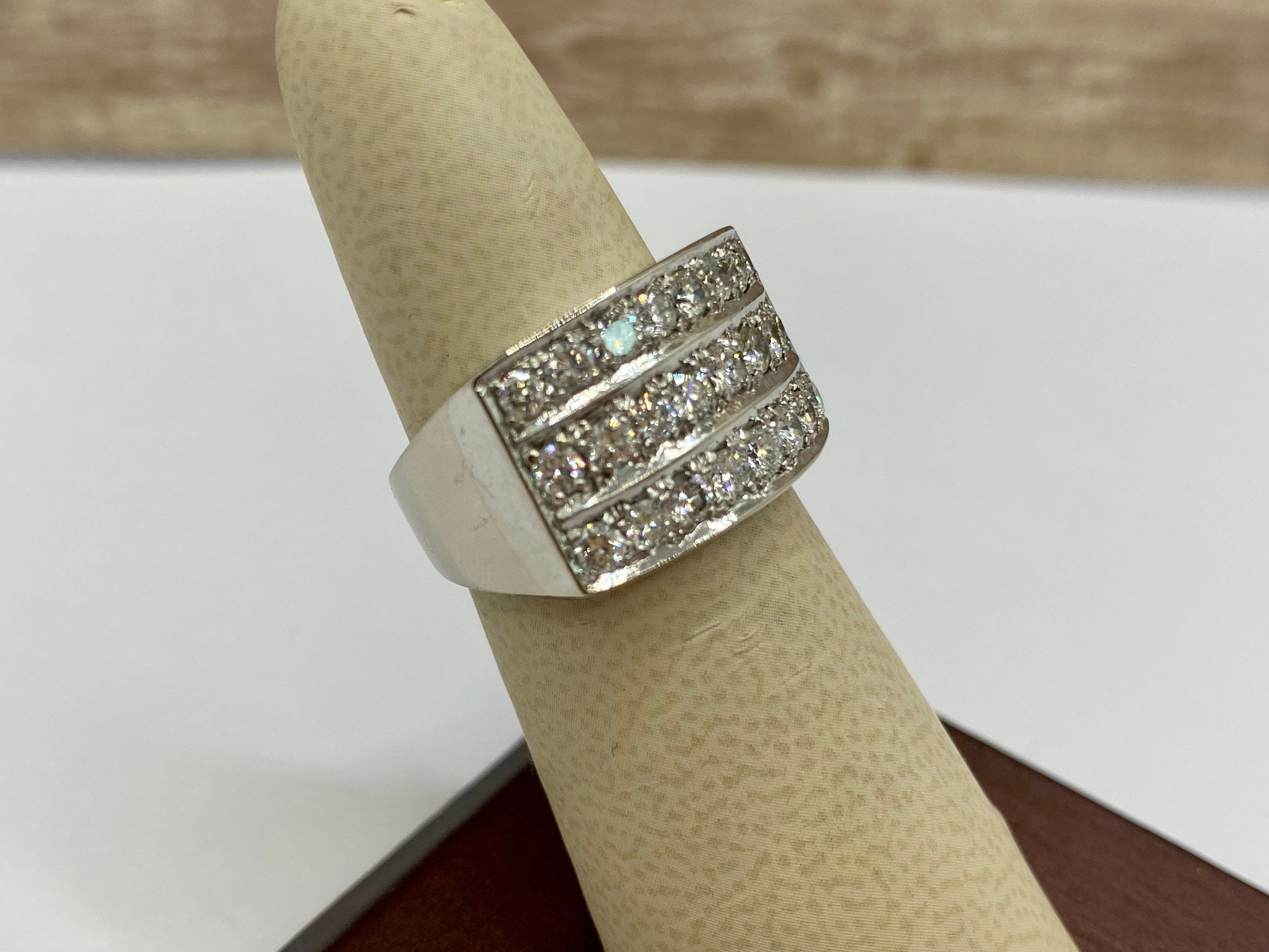 14K Solid White Gold And Diamond Unisex Ring !!!