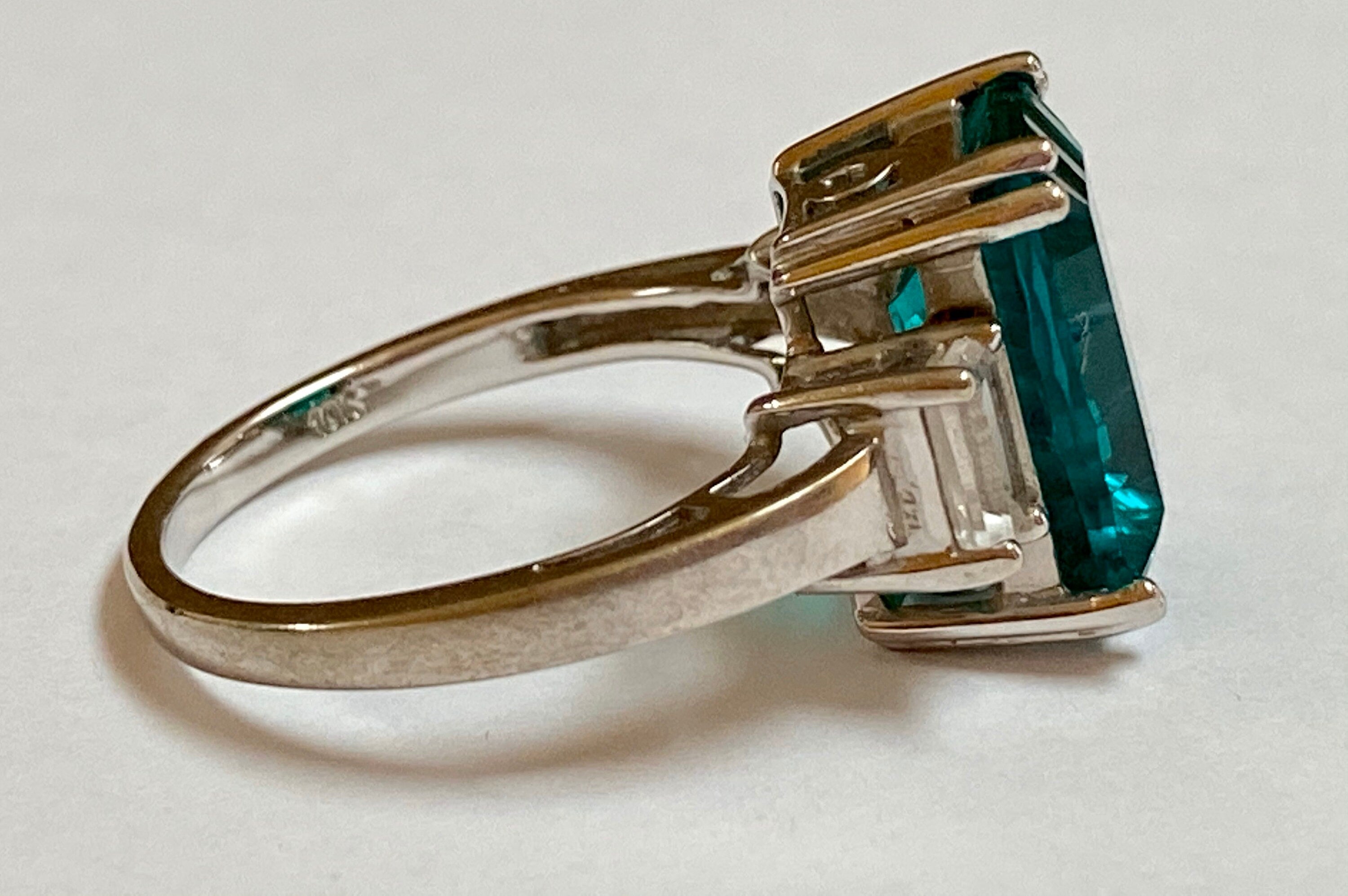 10K White Gold Emerald Cut Green Stone CZ Ring - Size 6.5
