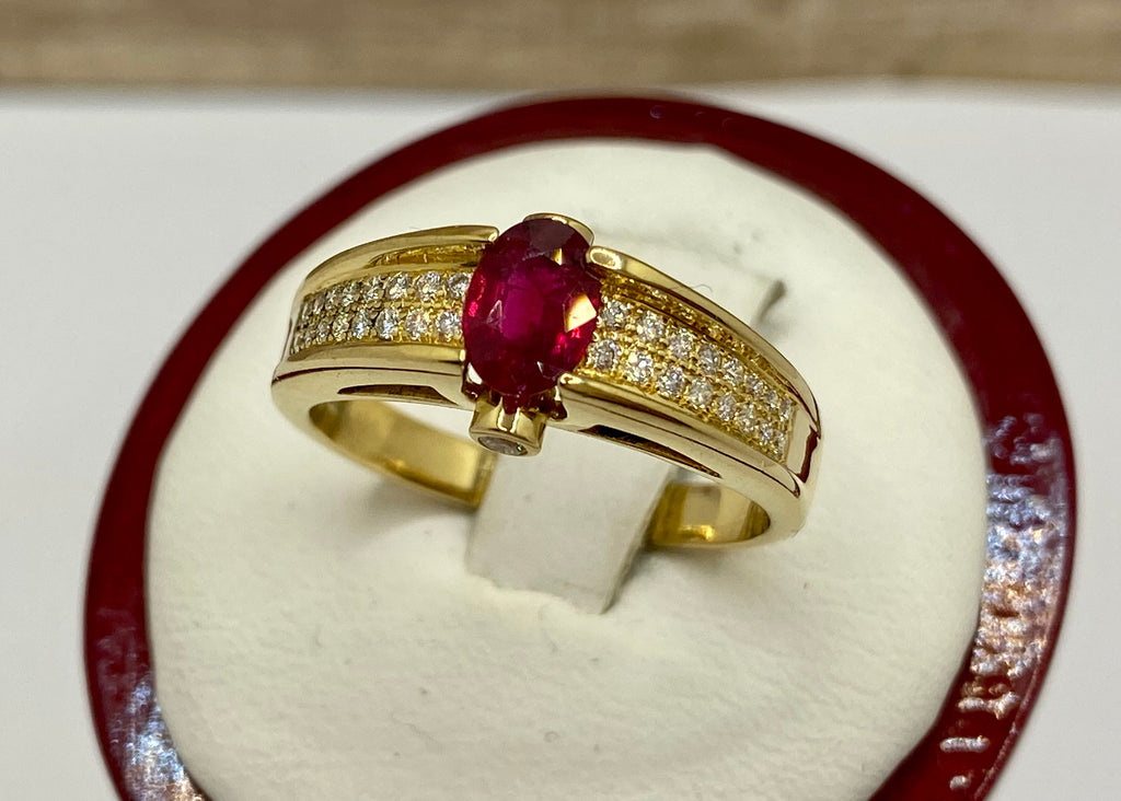 18K Solid Yellow Gold Diamond And Ruby Ring!!!! SIze  9 1/4