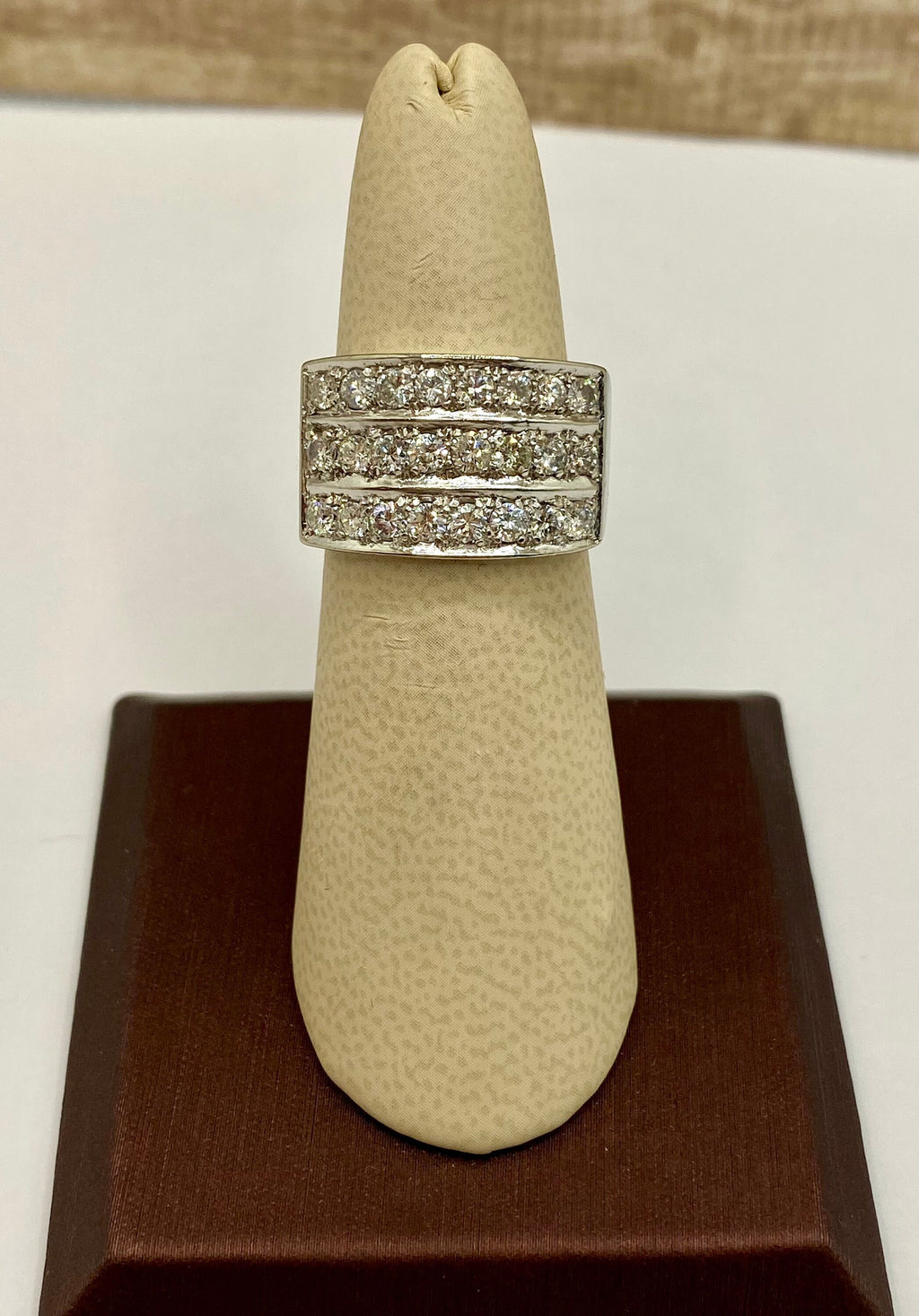 14K Solid White Gold And Diamond Unisex Ring !!!
