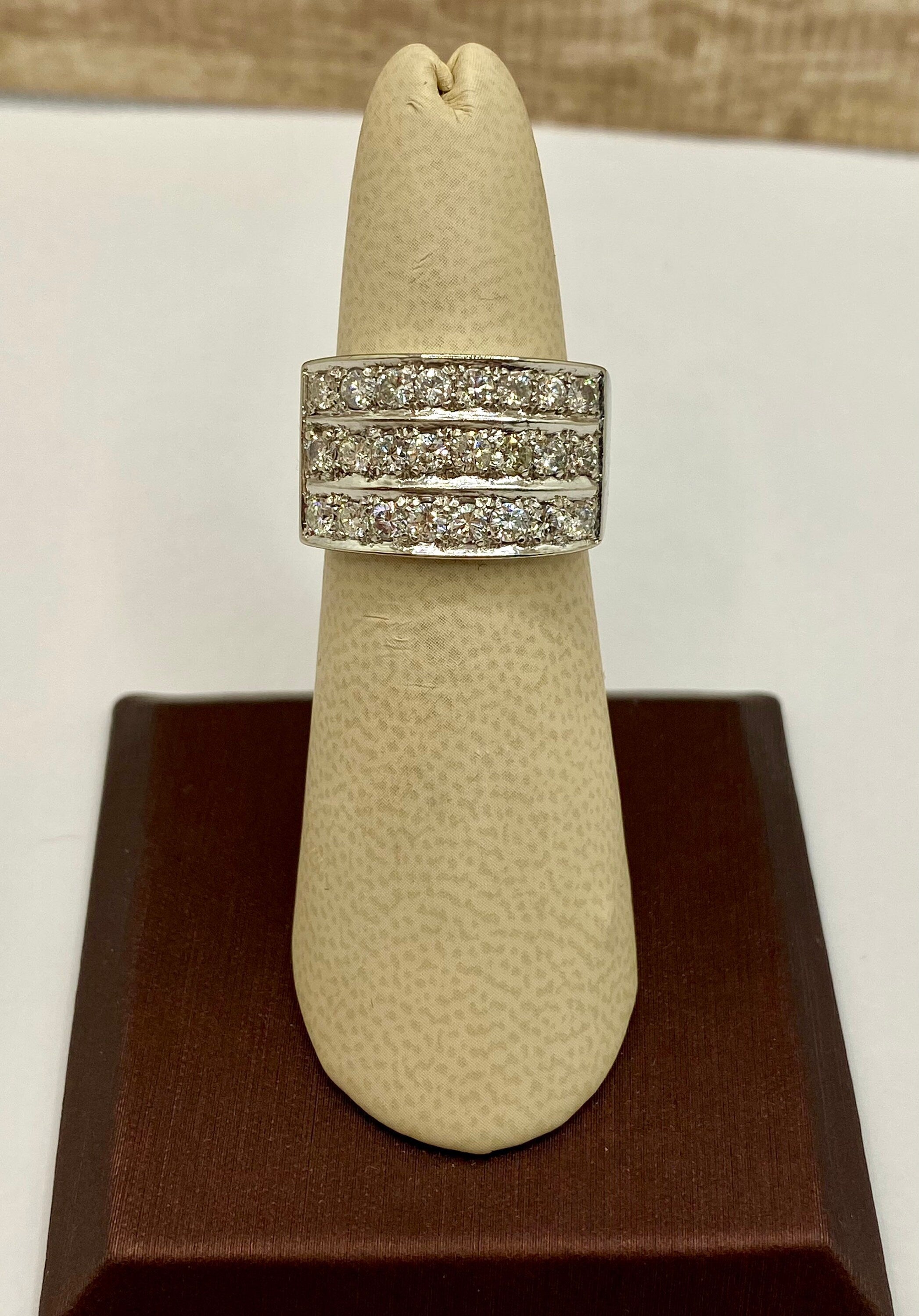 14K Solid White Gold And Diamond Unisex Ring !!!