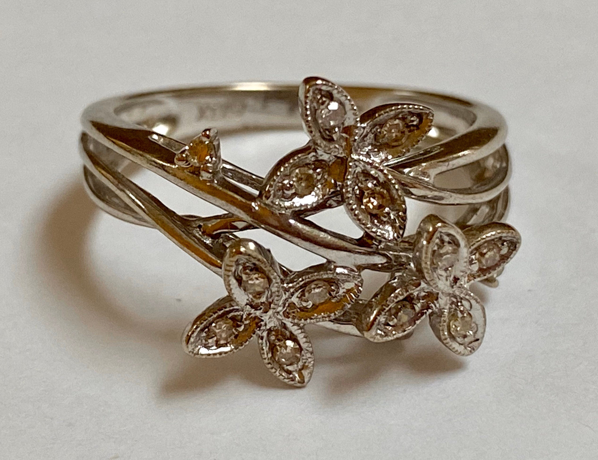 10K White Gold Diamond Flower Ring - Size 7 1/4