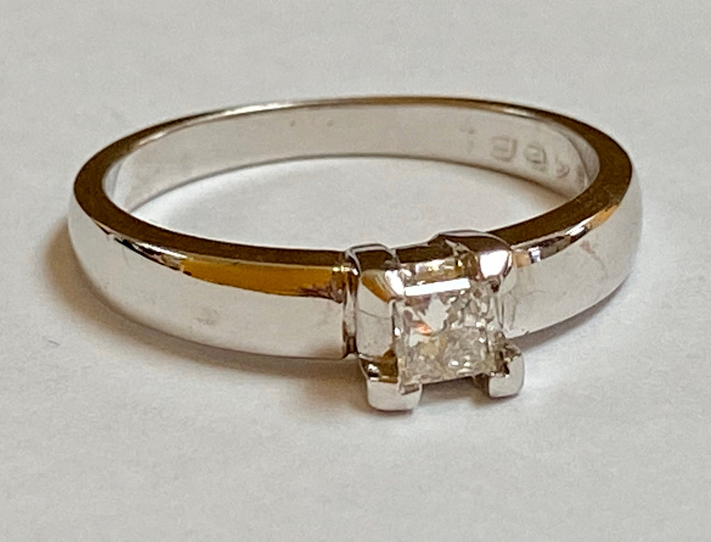 14K White Solid Gold Diamond Wedding/Engagement Ring !!!!! Size 7