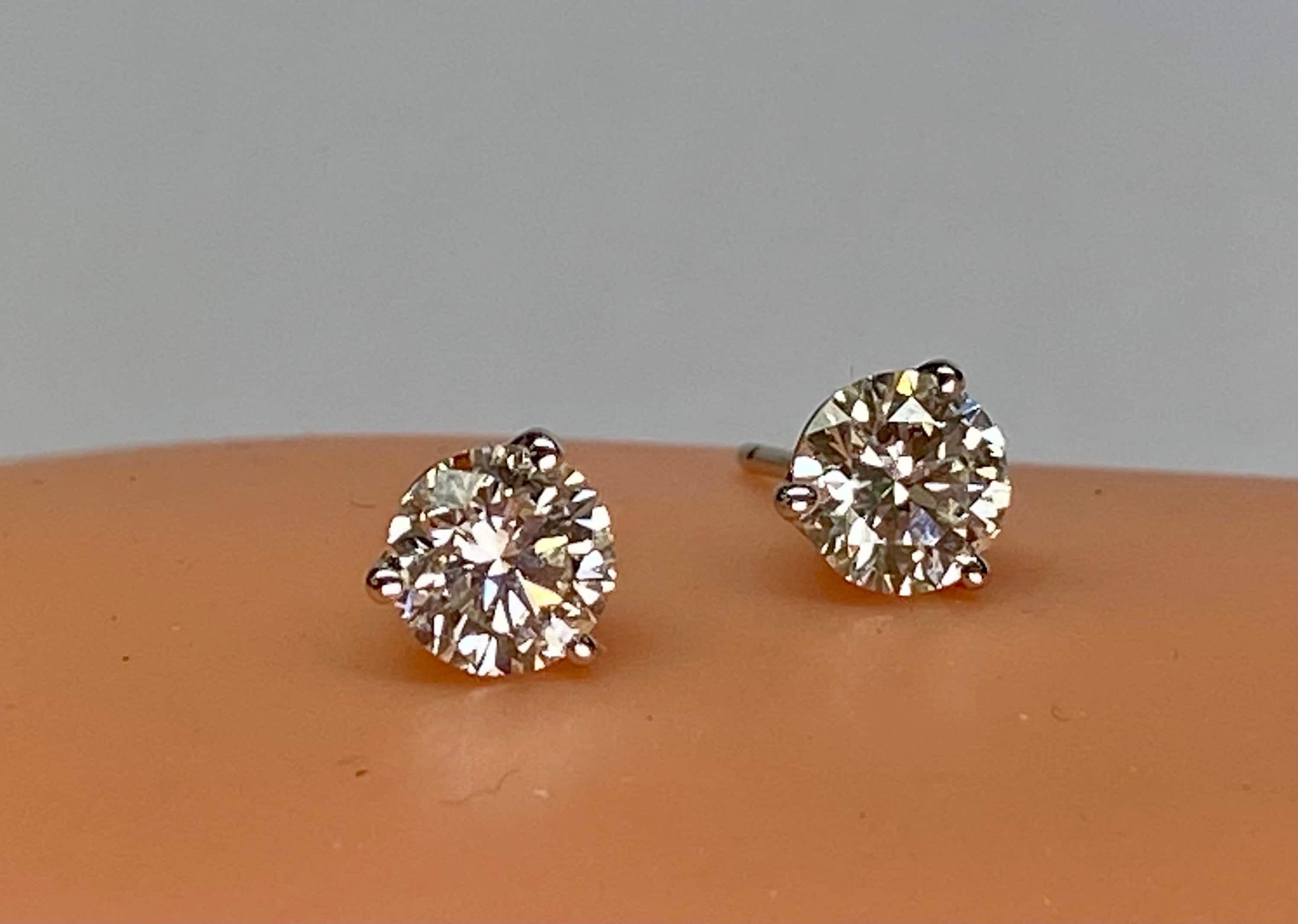 18K White Gold Diamond Stud Earrings: 0.5ct, 5.2mm