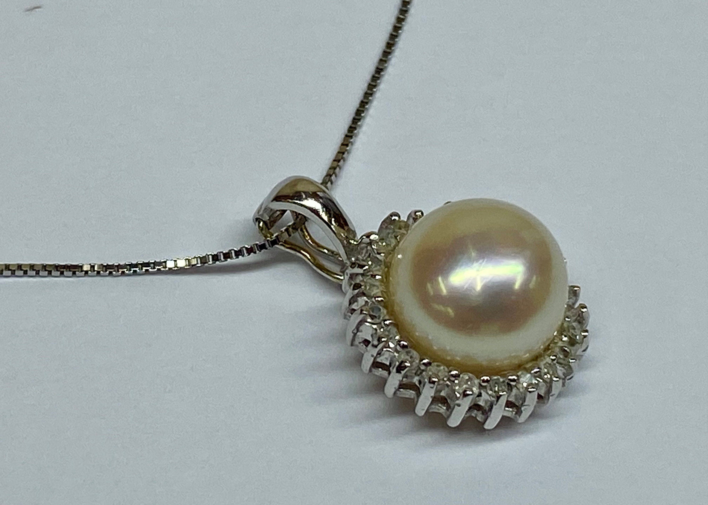 14K White Gold Pearl Diamond Pendant Necklace