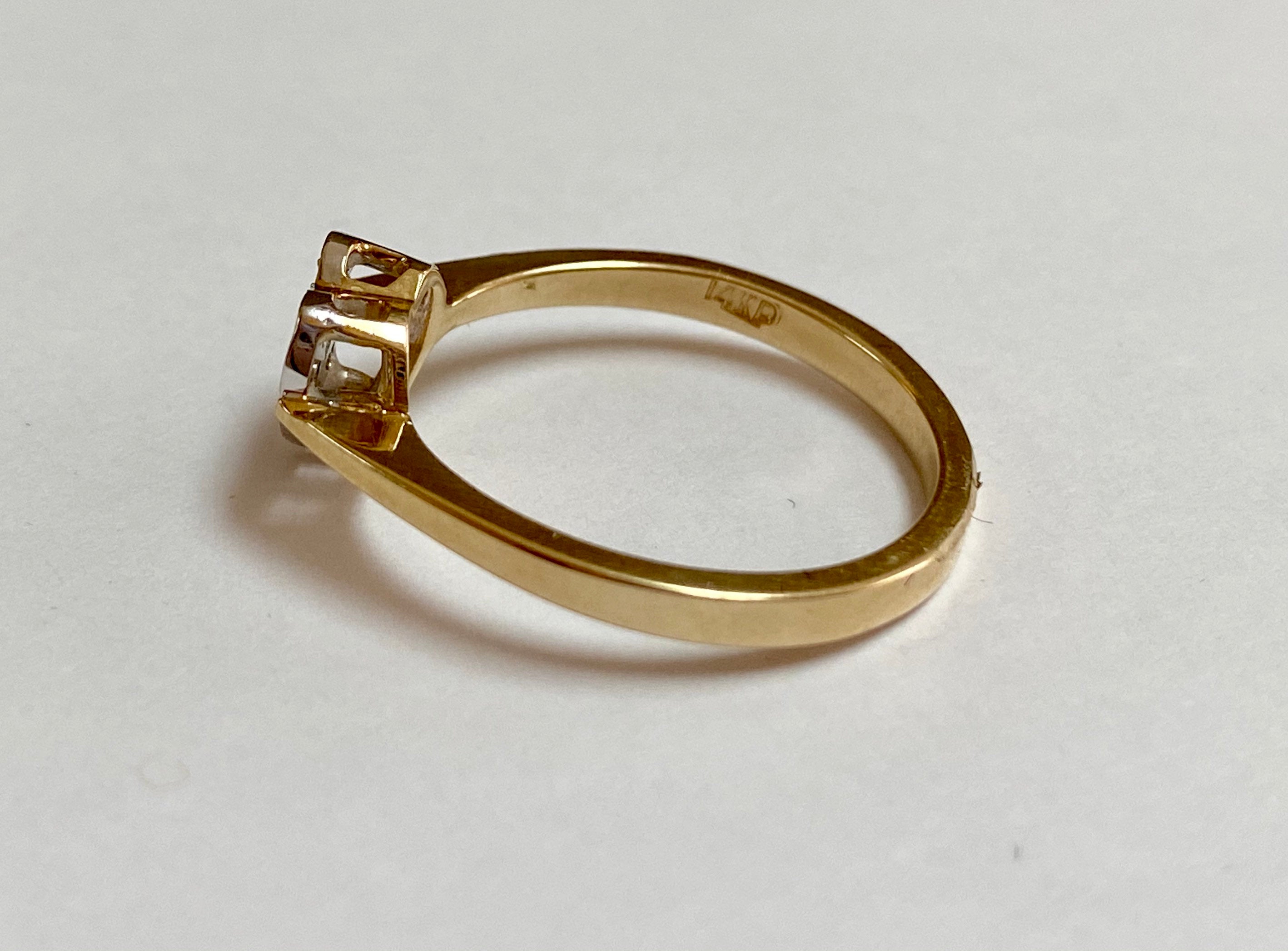 14K Yellow Gold Heart Diamond Ring - Size 6
