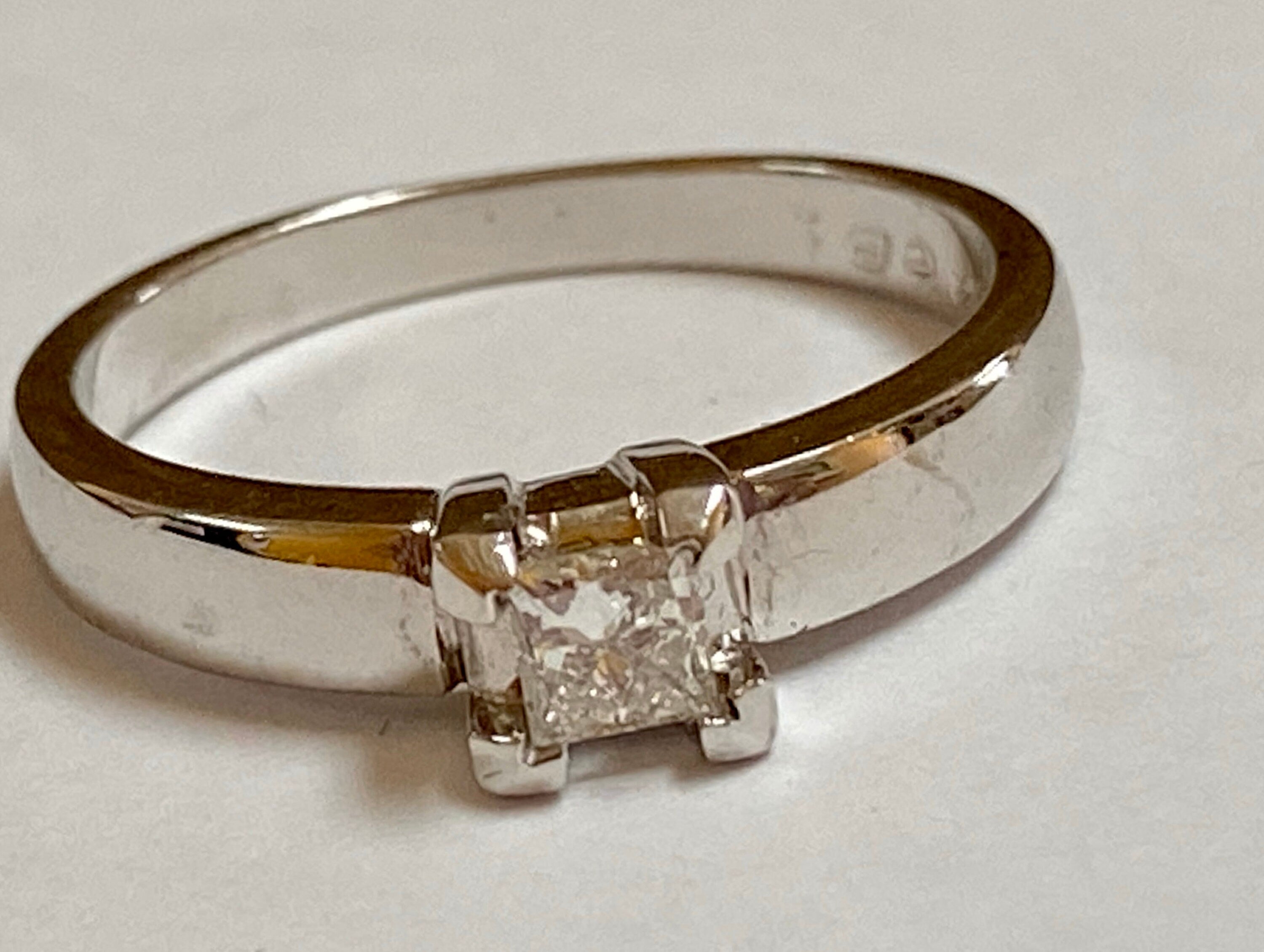 14K White Solid Gold Diamond Wedding/Engagement Ring !!!!! Size 7