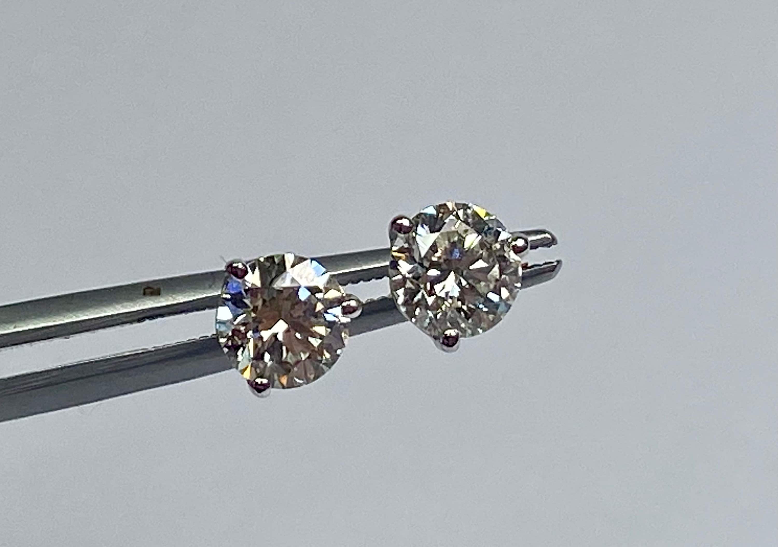18K White Gold Diamond Stud Earrings: 0.5ct, 5.2mm
