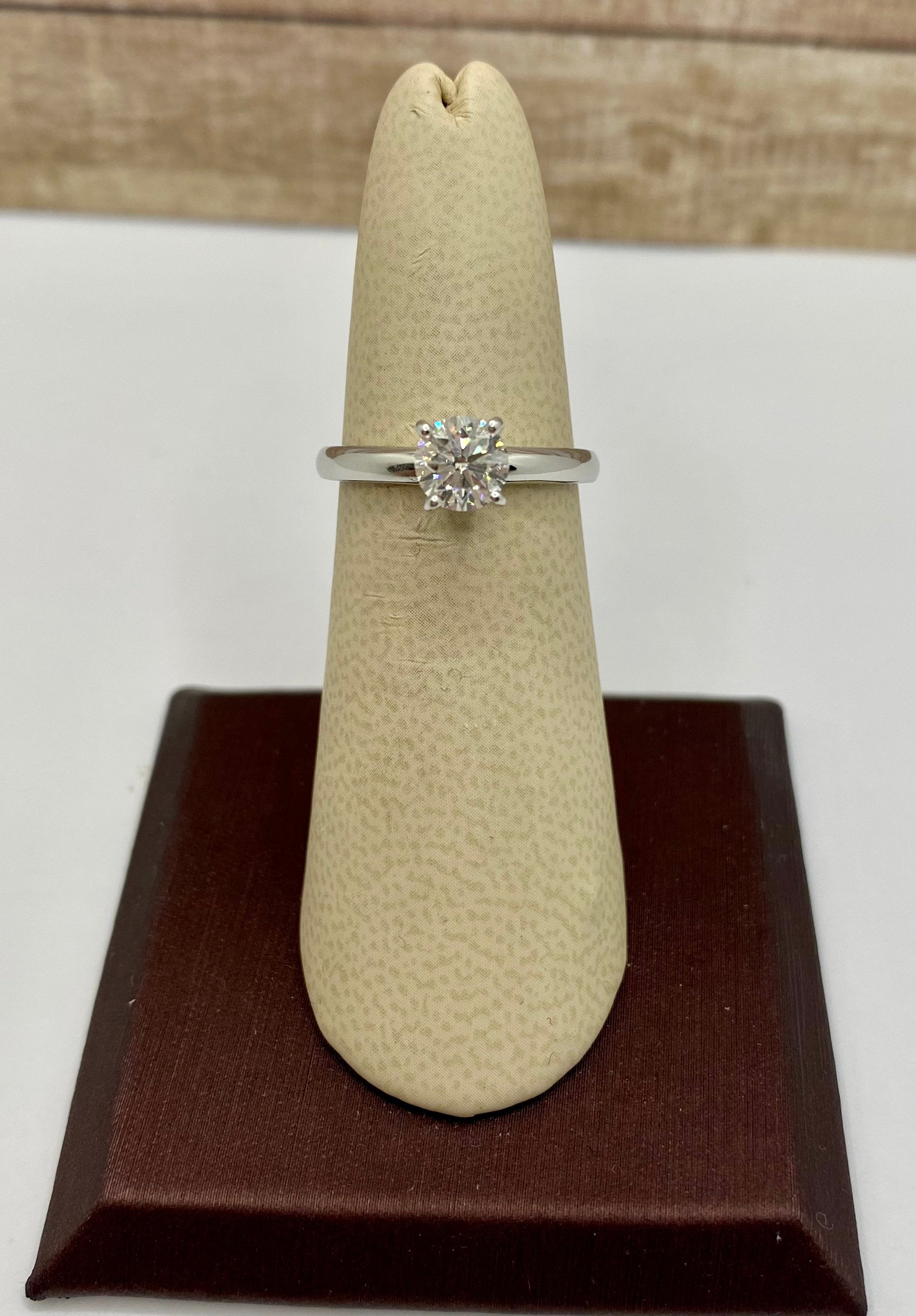 18K Solid White Solid Gold  Solitaire Round Brilliant Cut Diamond Engagement/ Wedding Ring