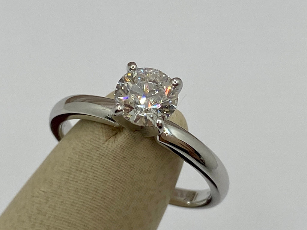 18K Solid White Solid Gold  Solitaire Round Brilliant Cut Diamond Engagement/ Wedding Ring