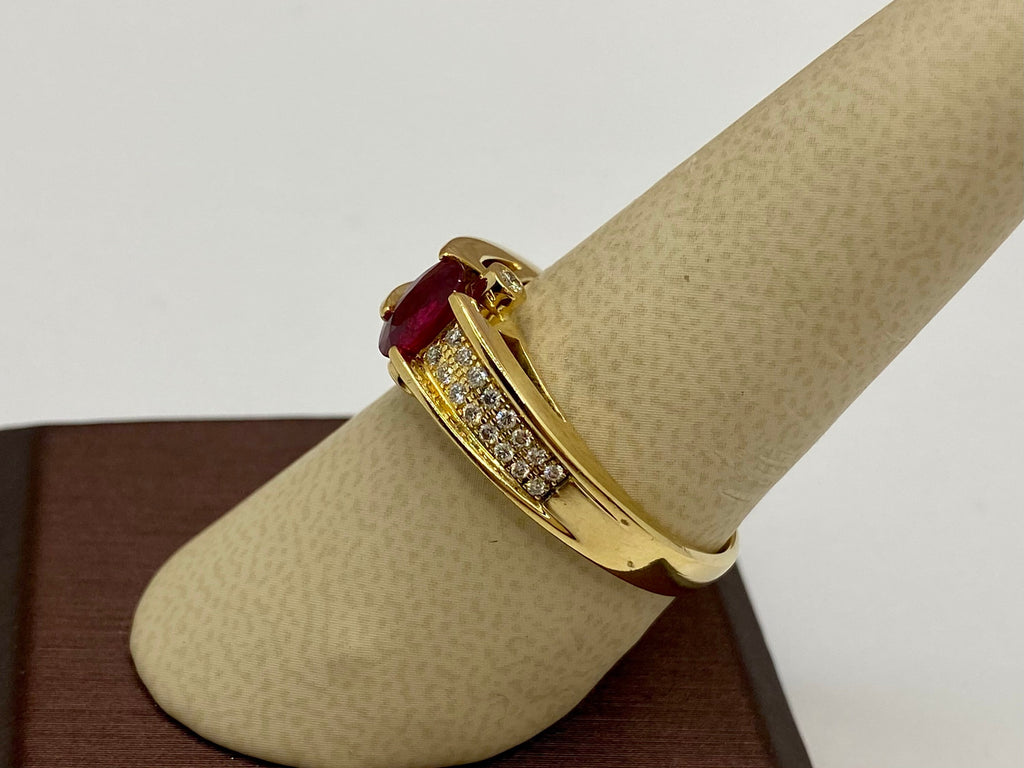 18K Solid Yellow Gold Diamond And Ruby Ring!!!! SIze  9 1/4