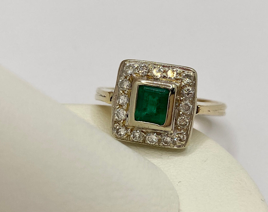 14K Yellow Gold Diamond And Emerald Statement Ring!!!!!