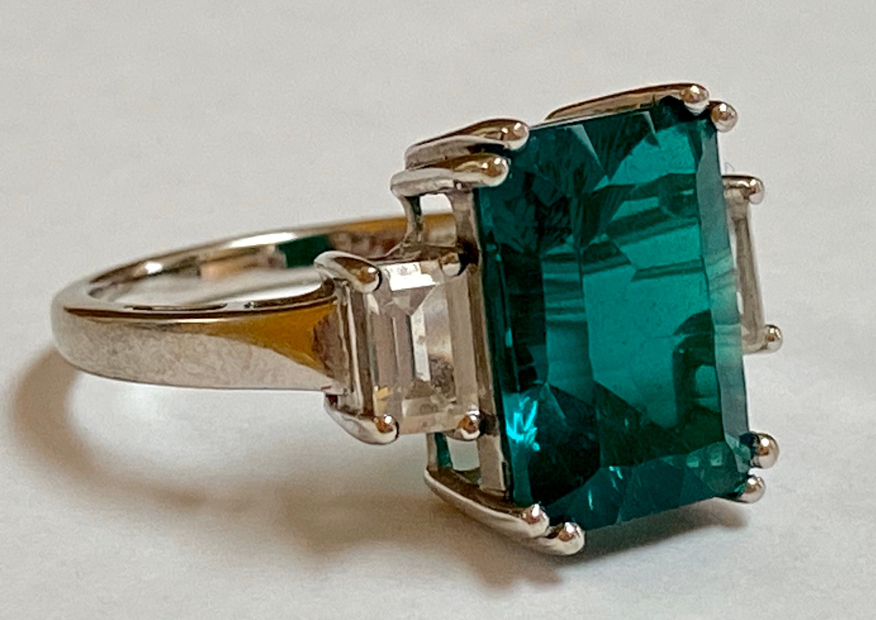 10K White Gold Emerald Cut Green Stone CZ Ring - Size 6.5