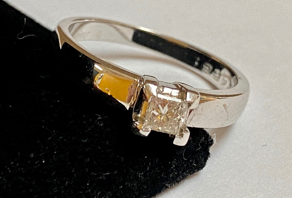 14K White Solid Gold Diamond Wedding/Engagement Ring !!!!! Size 7