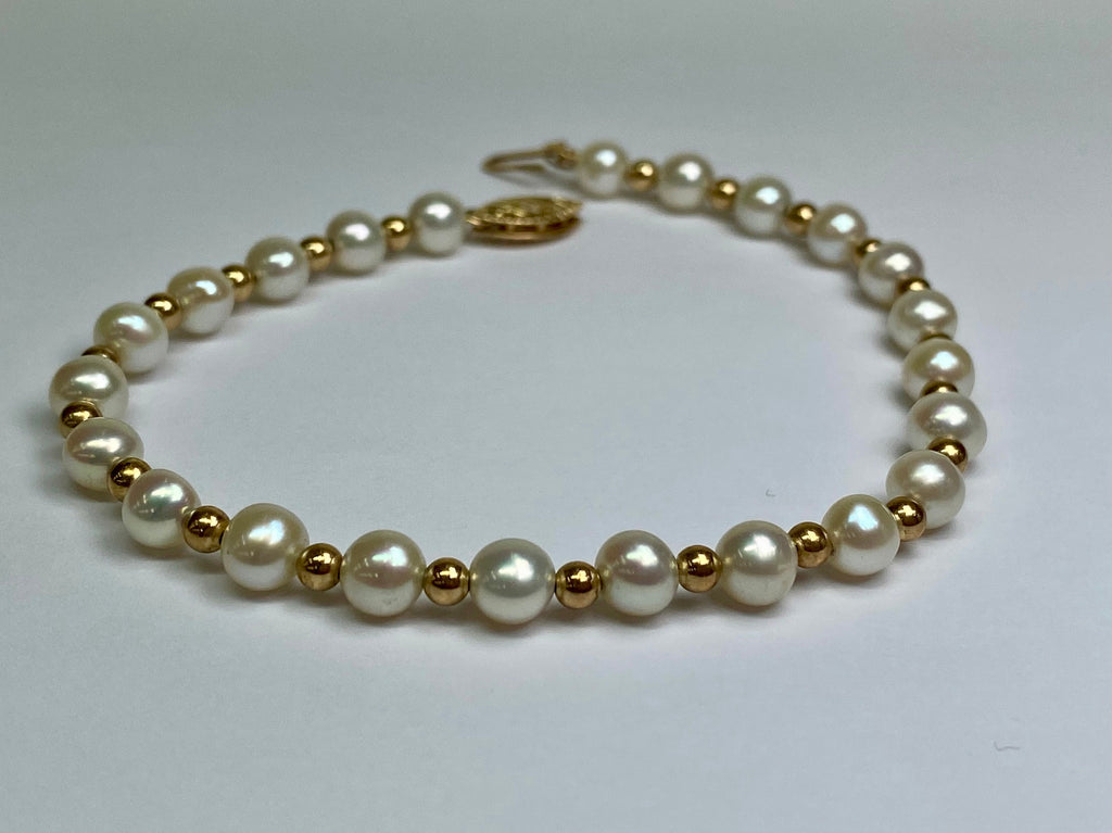 14K Yellow Gold Pearl Bracelet with Fancy Clasp
