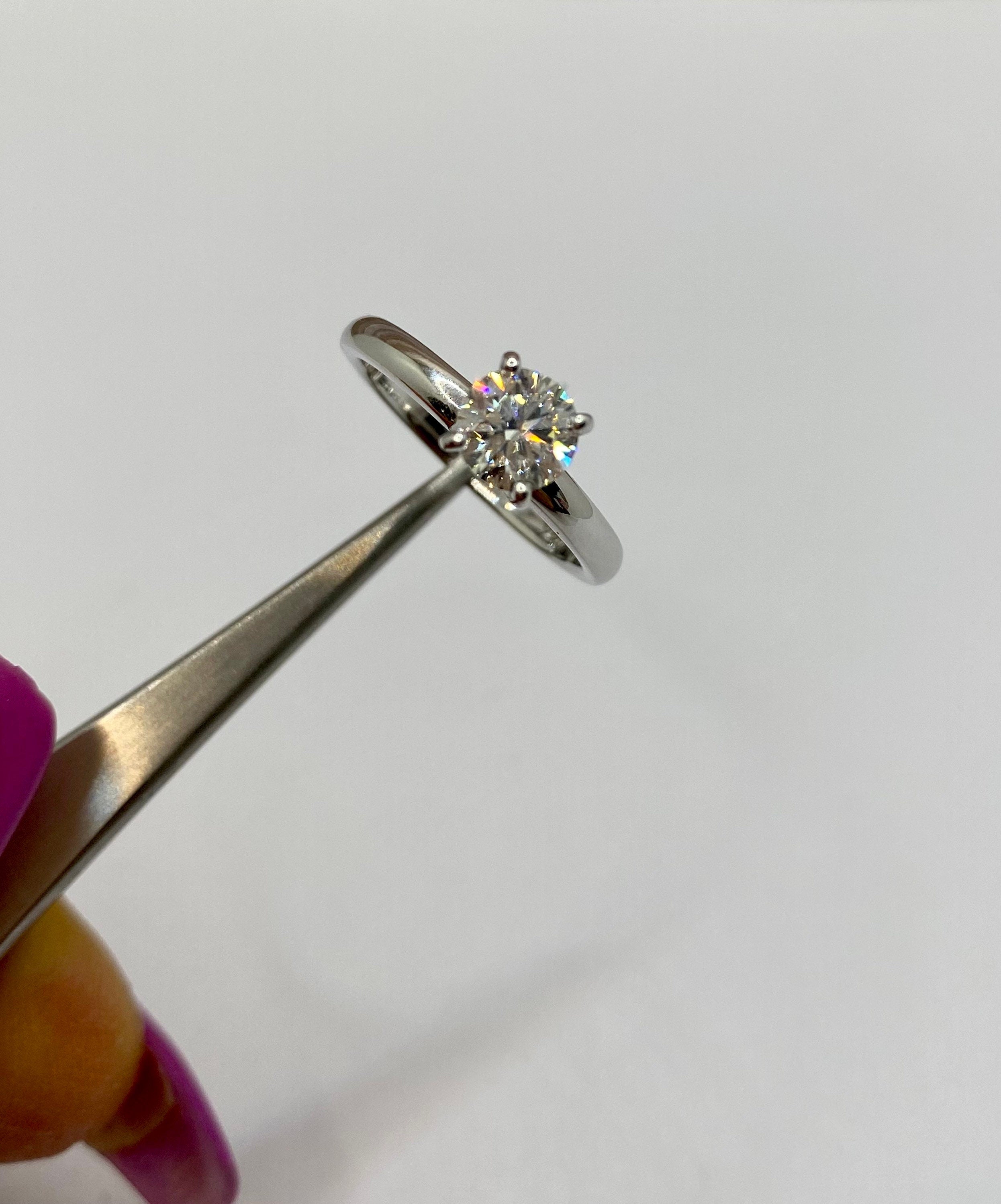 18K Solid White Solid Gold  Solitaire Round Brilliant Cut Diamond Engagement/ Wedding Ring
