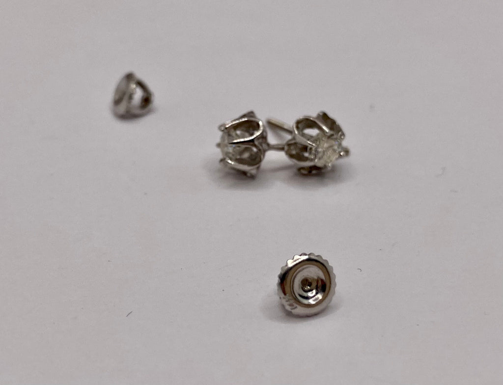14K White Gold Diamond Stud Earrings: Flower Design, 0.5ct TCW