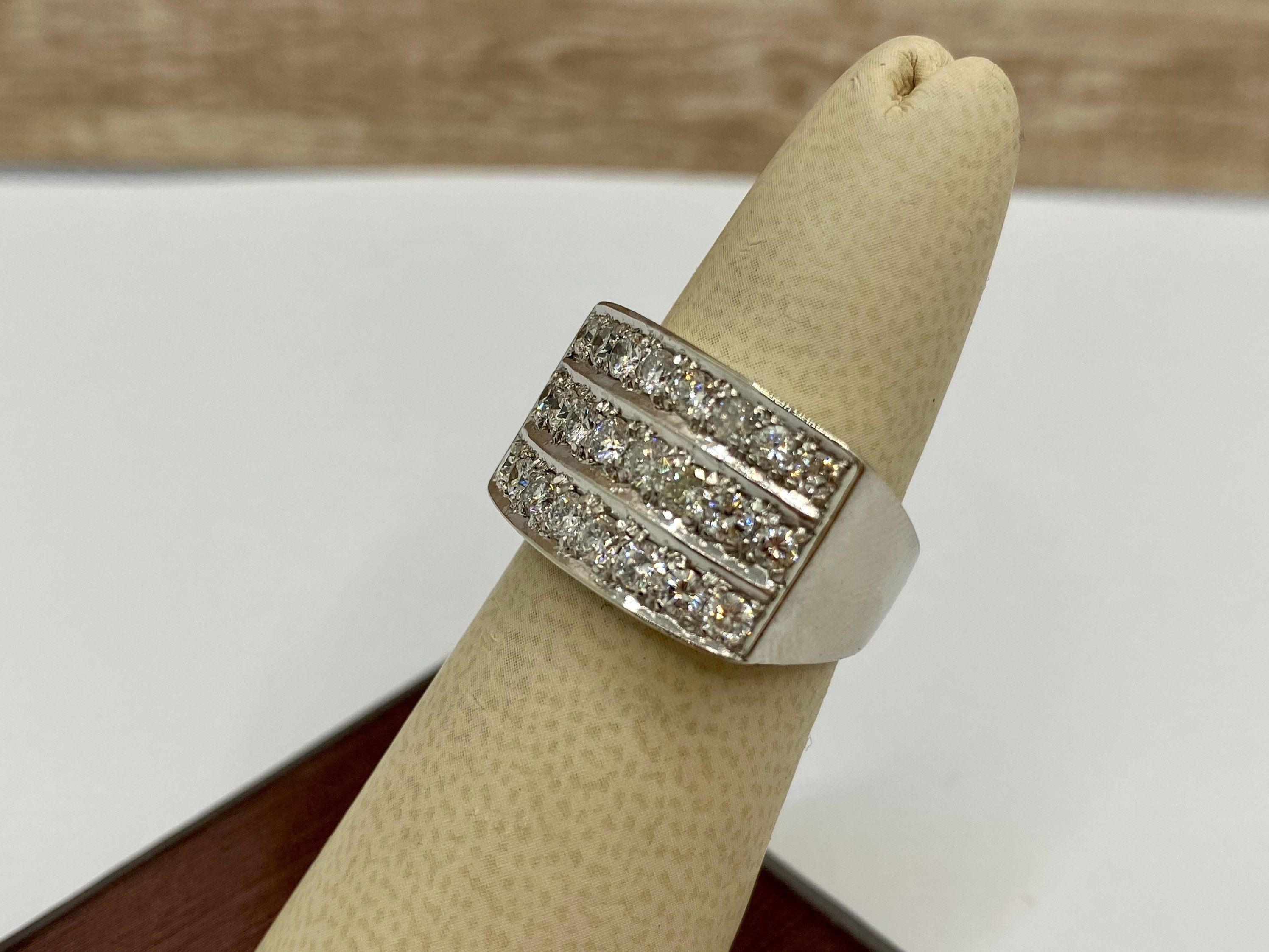 14K Solid White Gold And Diamond Unisex Ring !!!