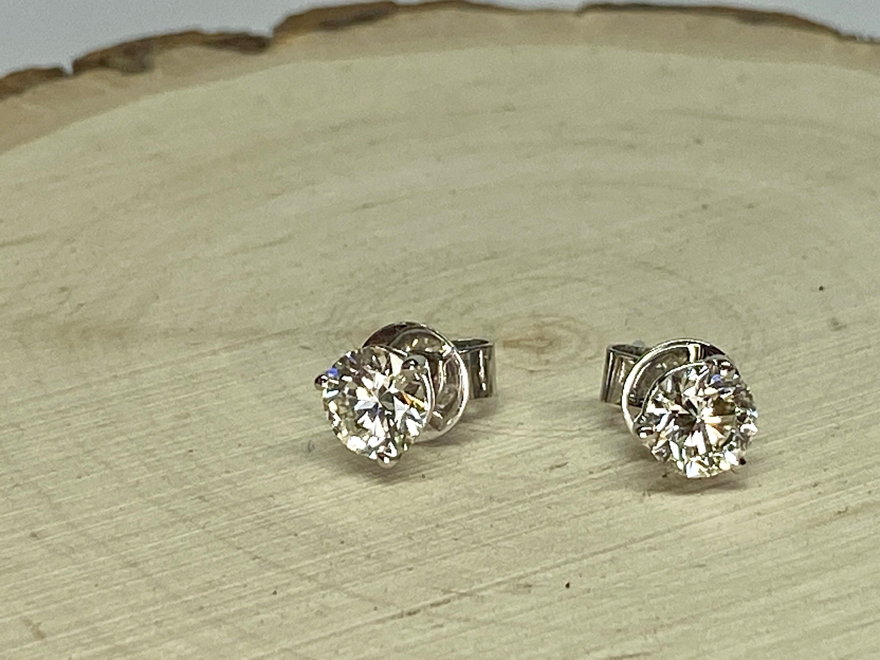 18K White Gold Diamond Stud Earrings: 0.5ct, 5.2mm