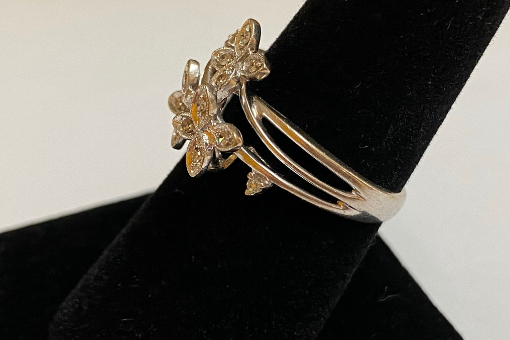 10K White Gold Diamond Flower Ring - Size 7 1/4
