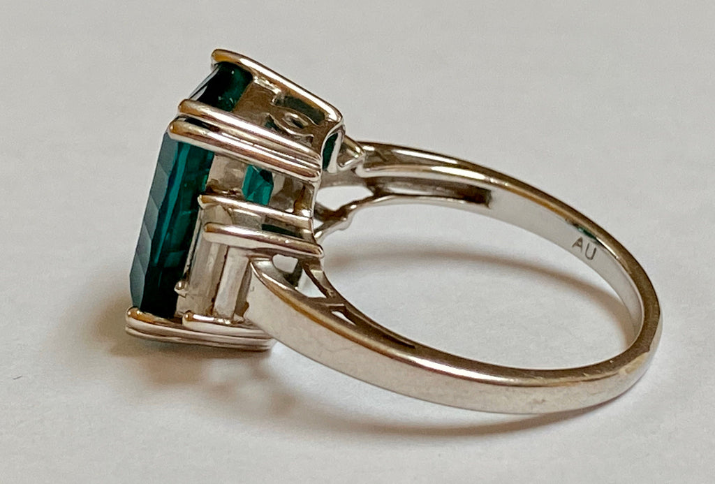 10K White Gold Emerald Cut Green Stone CZ Ring - Size 6.5