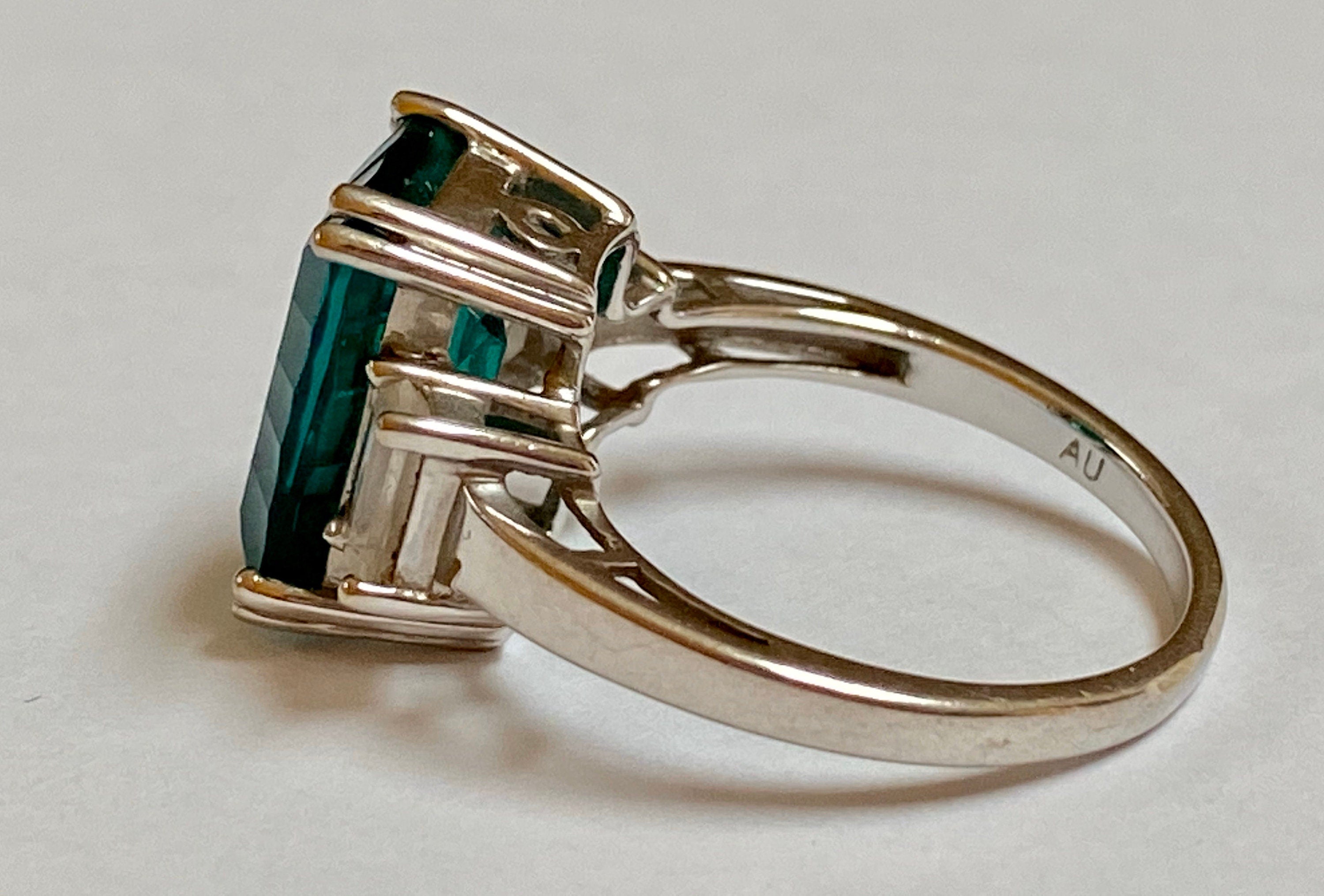10K White Gold Emerald Cut Green Stone CZ Ring - Size 6.5
