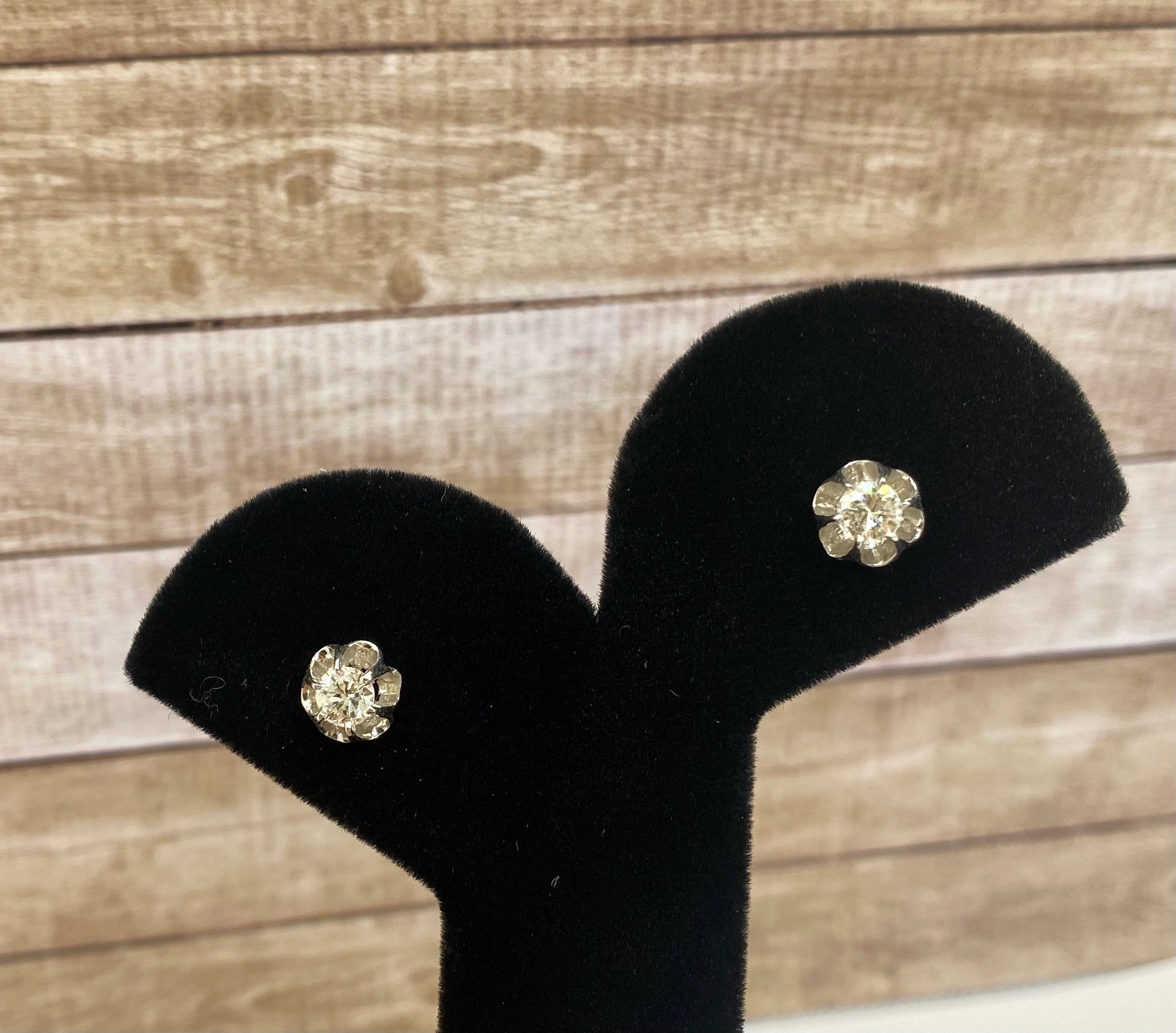 14K White Gold Diamond Stud Earrings: Flower Design, 0.5ct TCW
