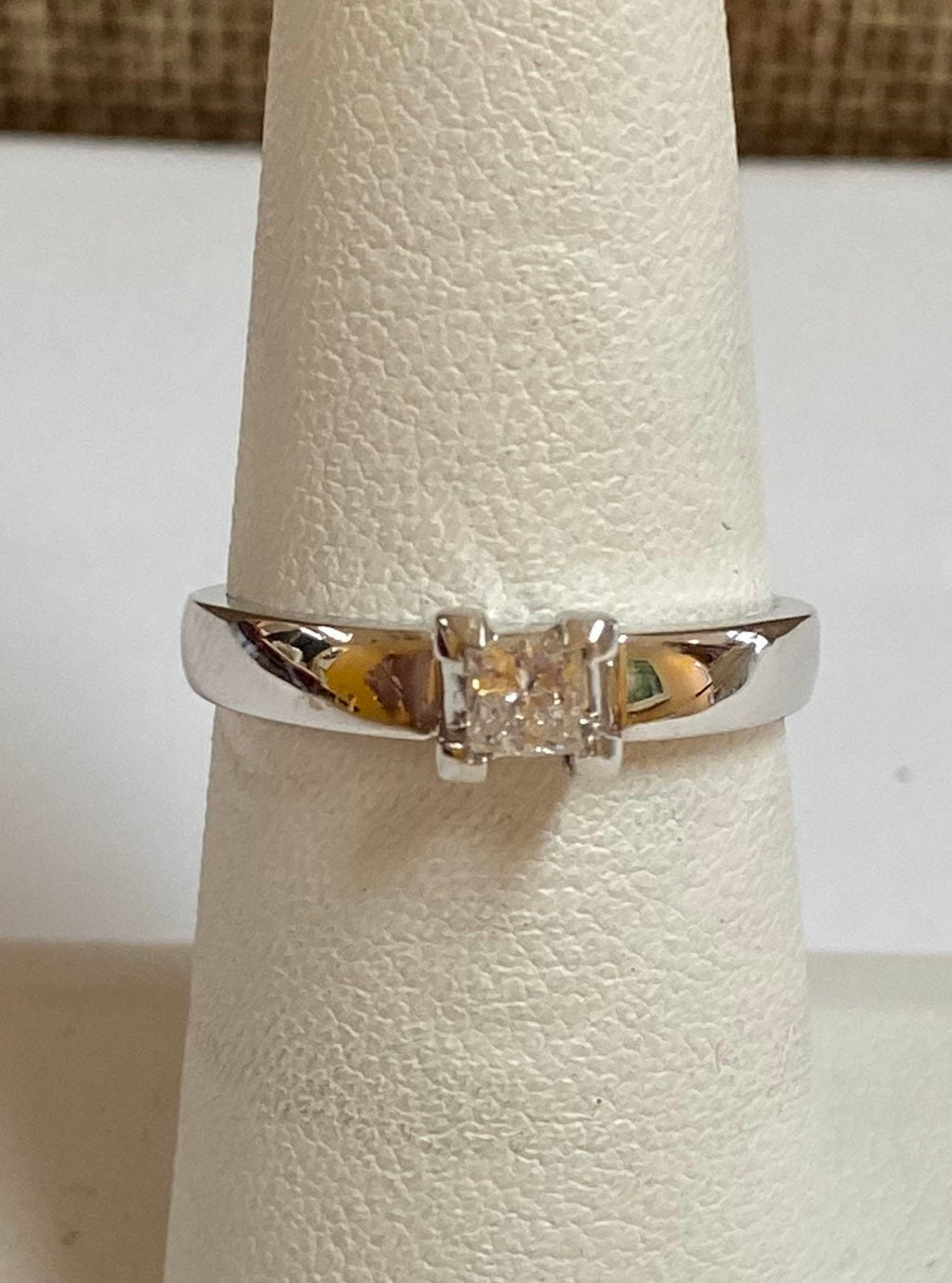 14K White Solid Gold Diamond Wedding/Engagement Ring !!!!! Size 7