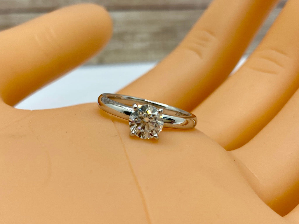 18K Solid White Solid Gold  Solitaire Round Brilliant Cut Diamond Engagement/ Wedding Ring