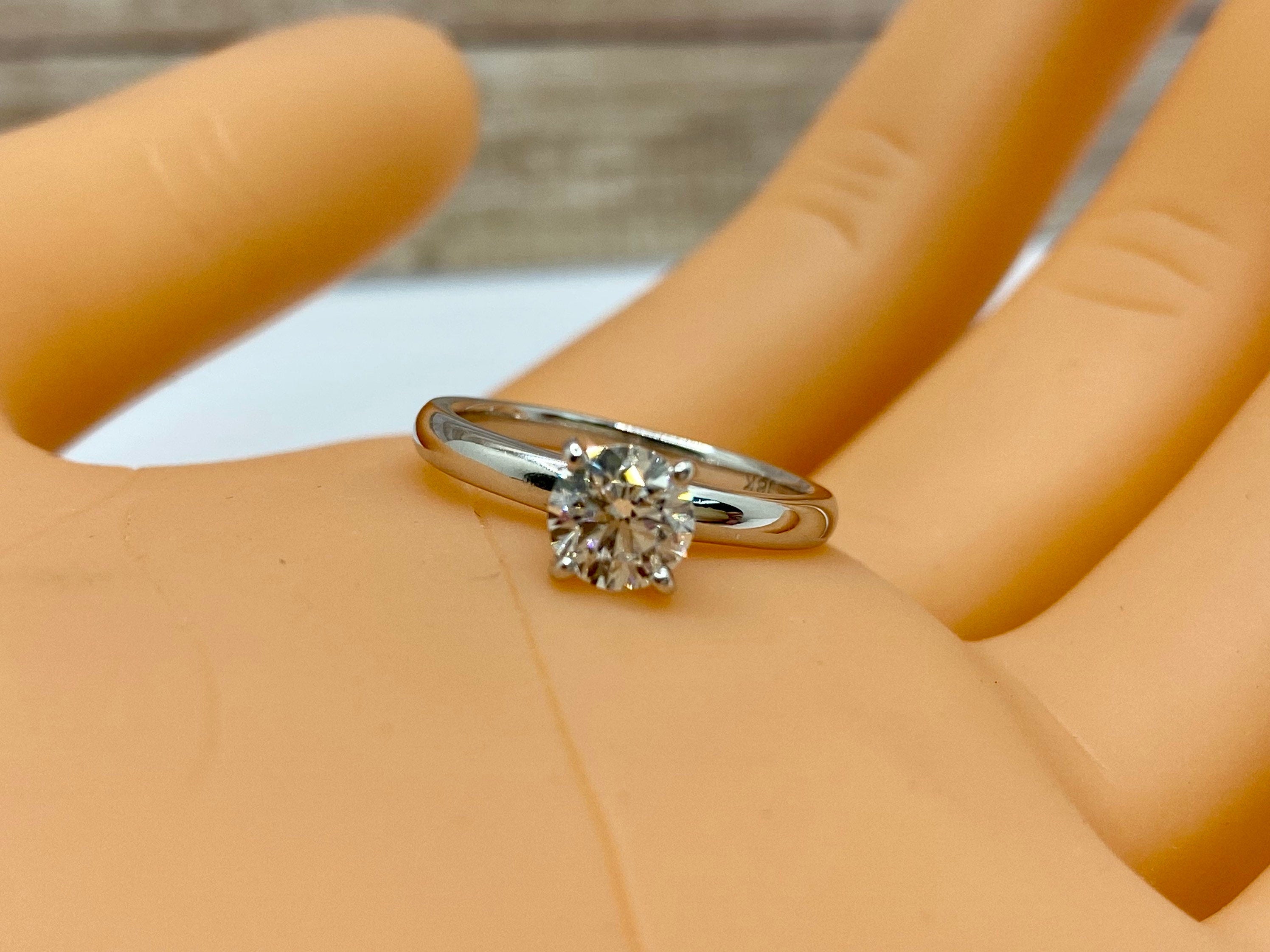 18K Solid White Solid Gold  Solitaire Round Brilliant Cut Diamond Engagement/ Wedding Ring