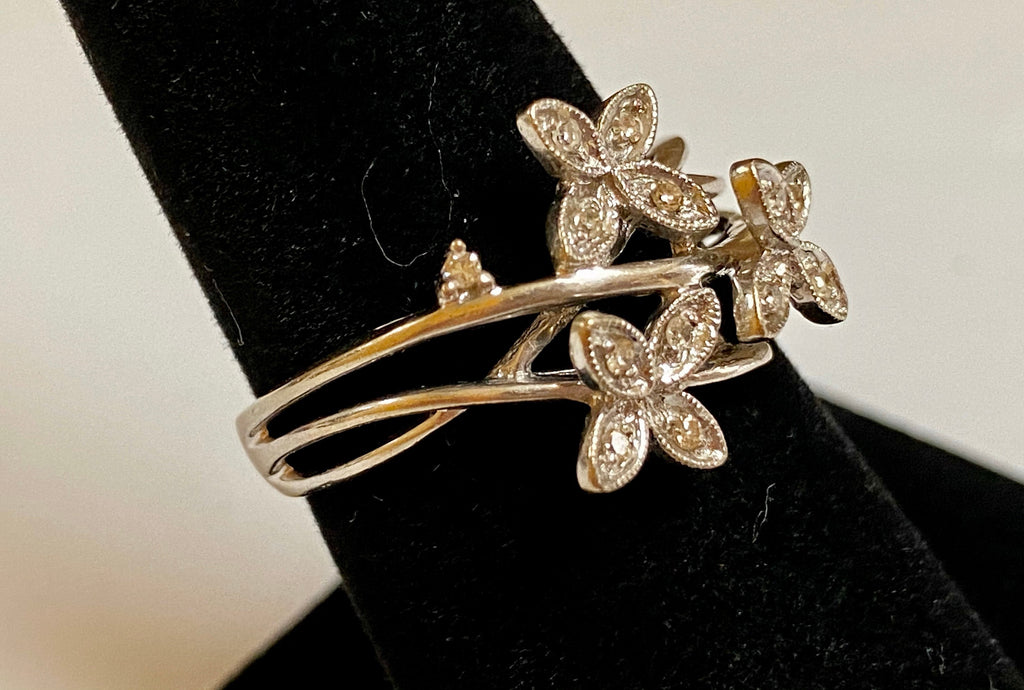 10K White Gold Diamond Flower Ring - Size 7 1/4