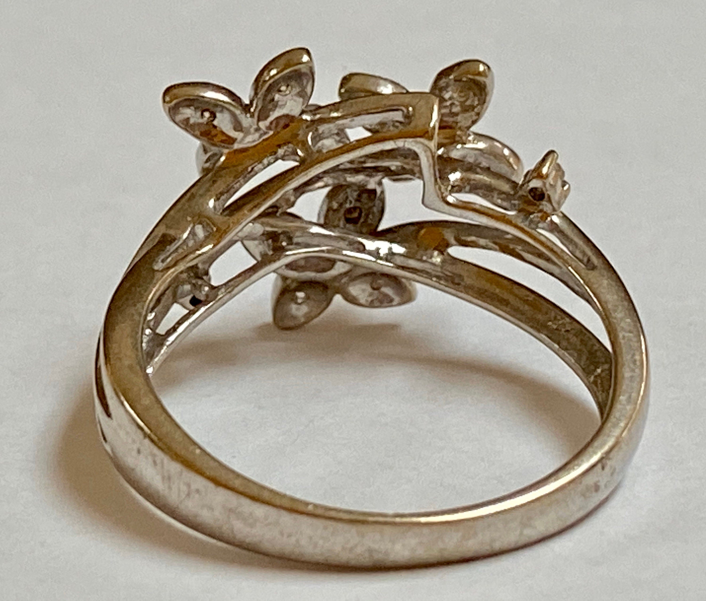 10K White Gold Diamond Flower Ring - Size 7 1/4