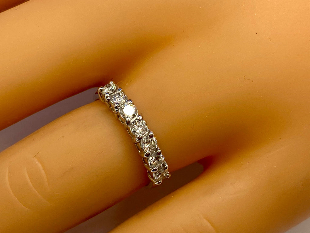 18K White Solid Gold And Diamond Wedding Ring/Band
