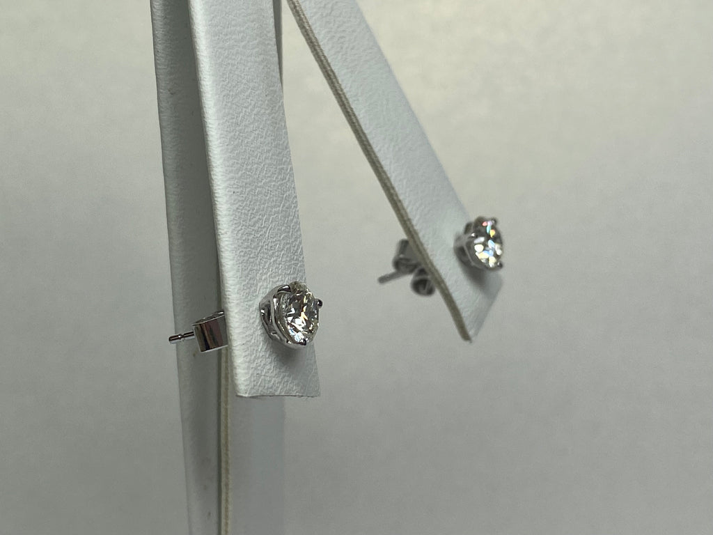 18K White Gold Diamond Stud Earrings: 0.5ct, 5.2mm