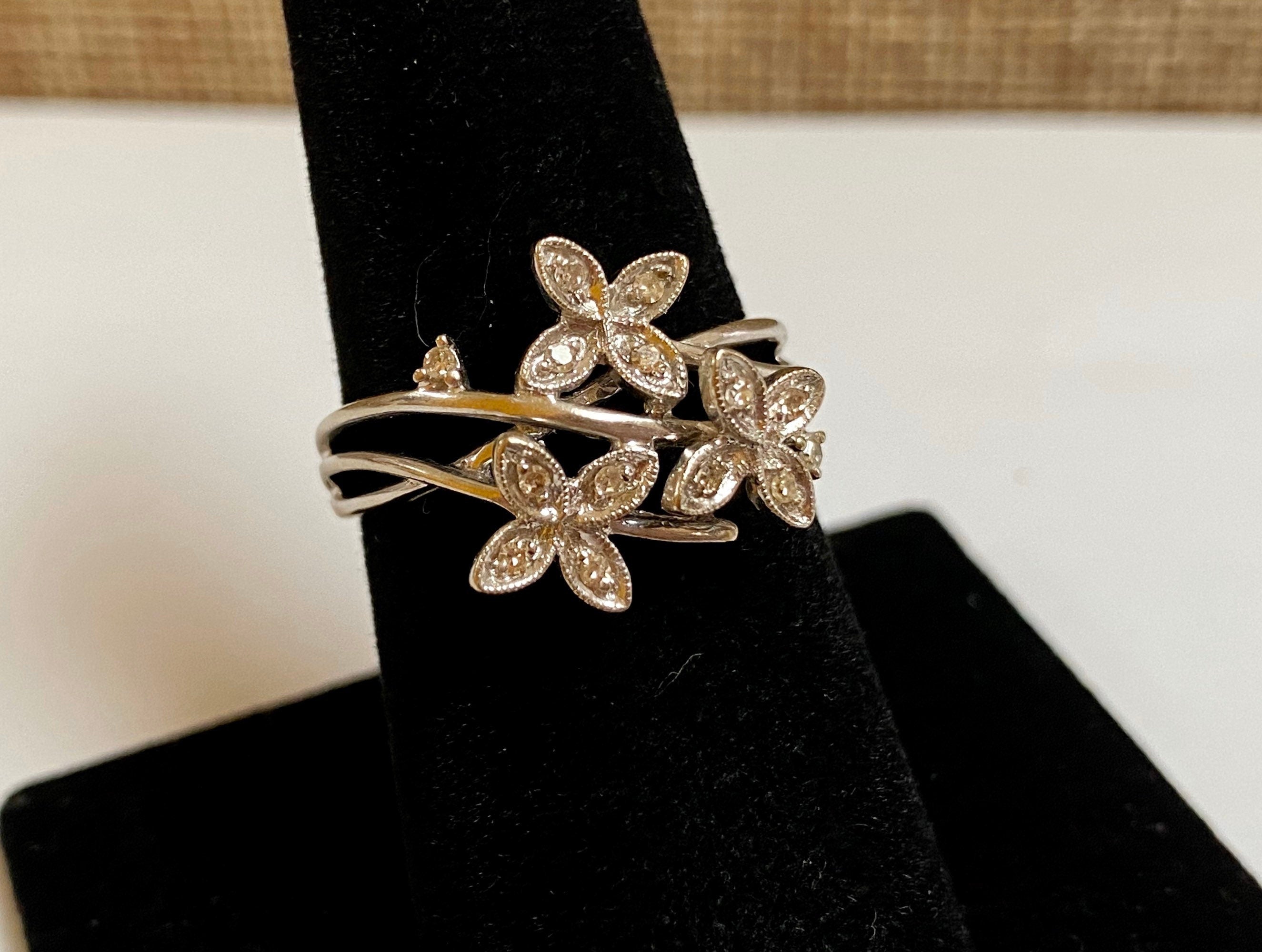 10K White Gold Diamond Flower Ring - Size 7 1/4