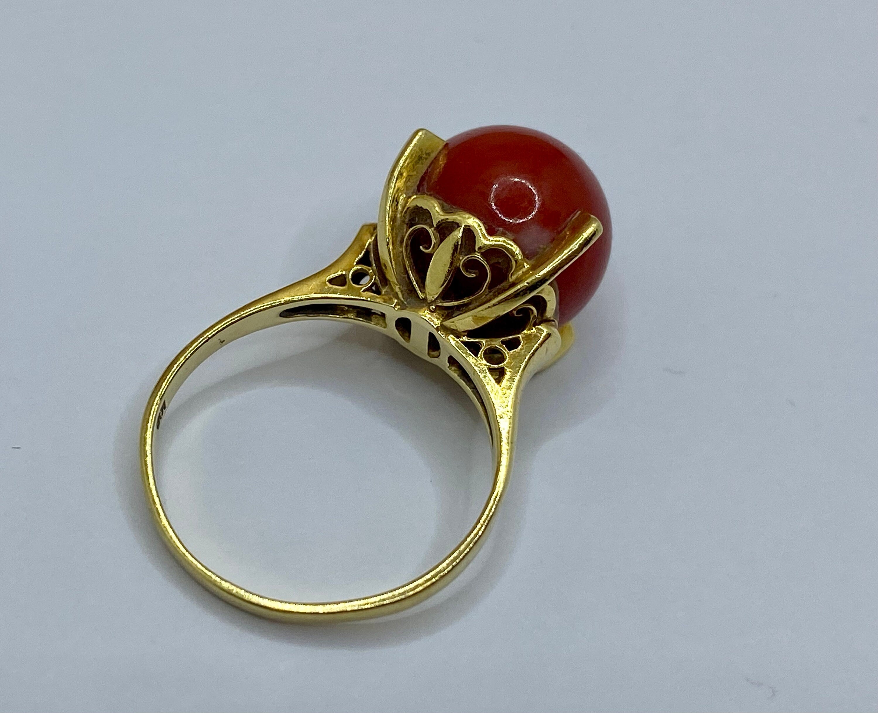 18K Gold Oxblood Coral Ball Ring - Size 5 3/4