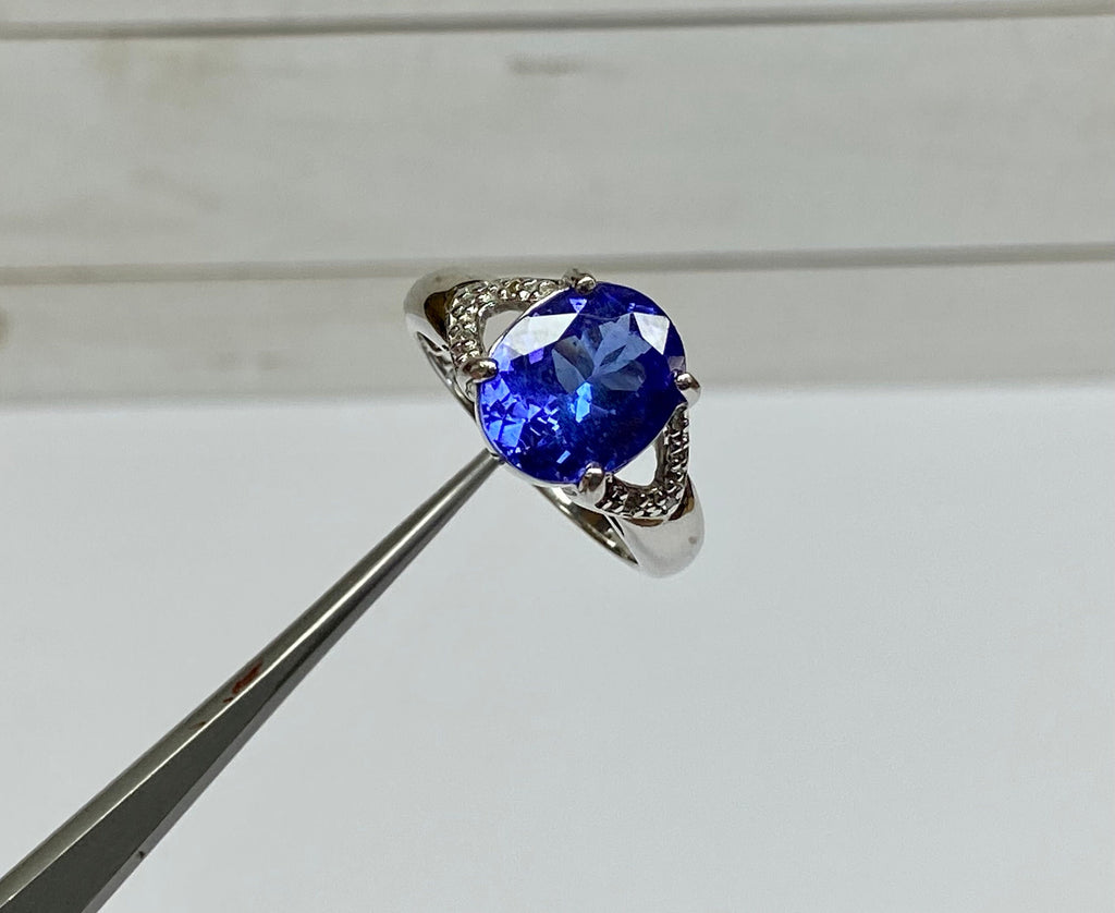 18K White Gold Tanzanite & Diamond Ring - Size 7