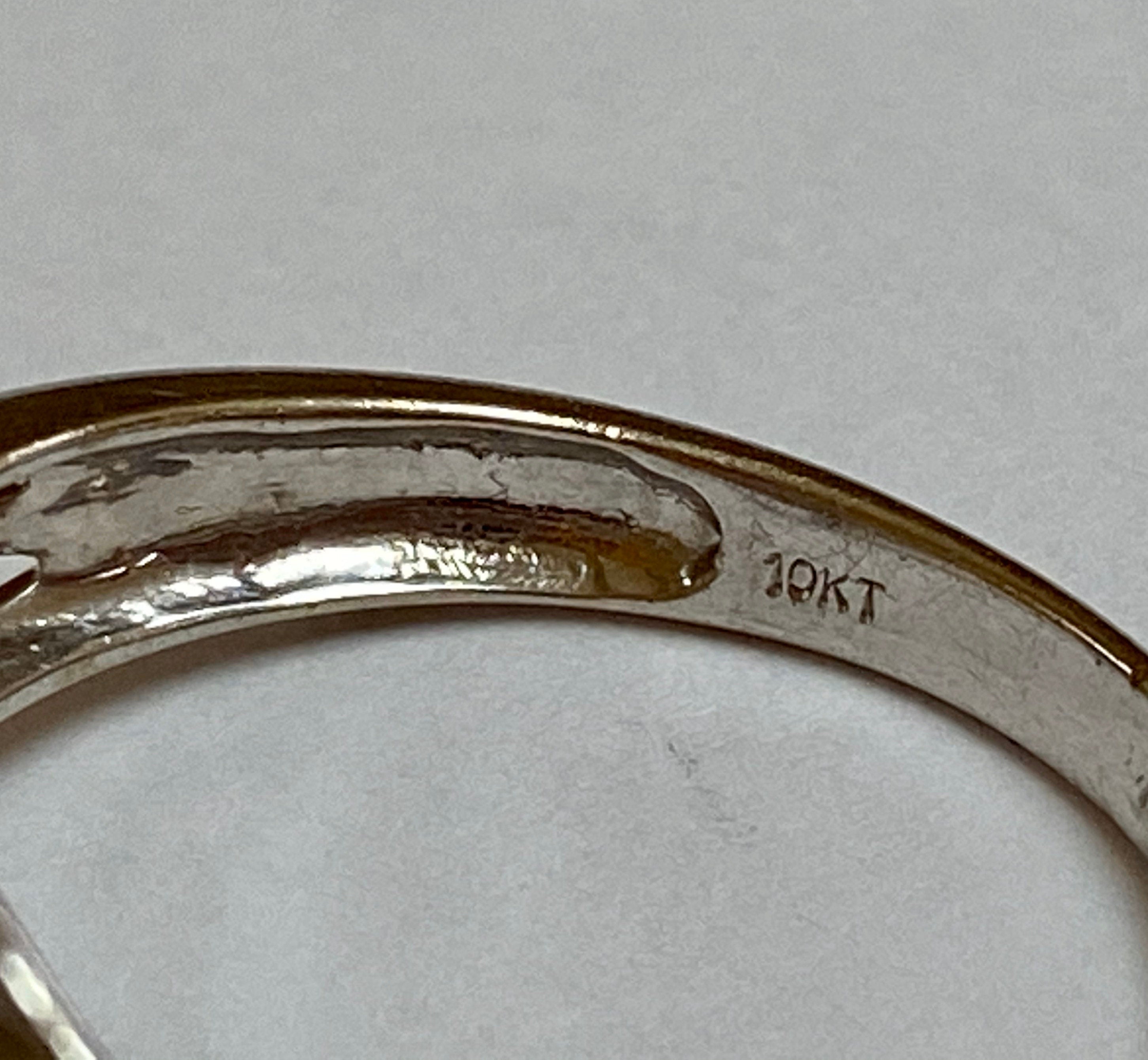 10K White Gold Diamond Flower Ring - Size 7 1/4