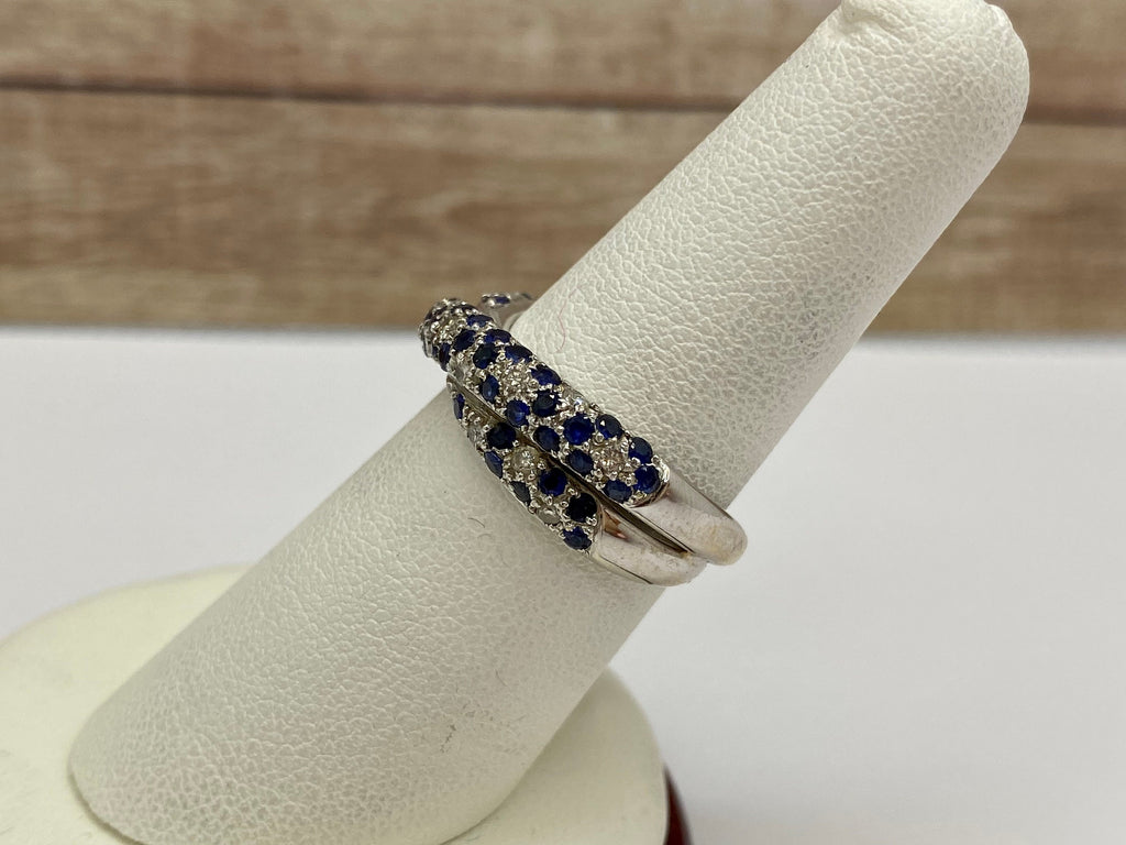 18K White Gold Twisted Ring: Sapphire and Diamond Accent