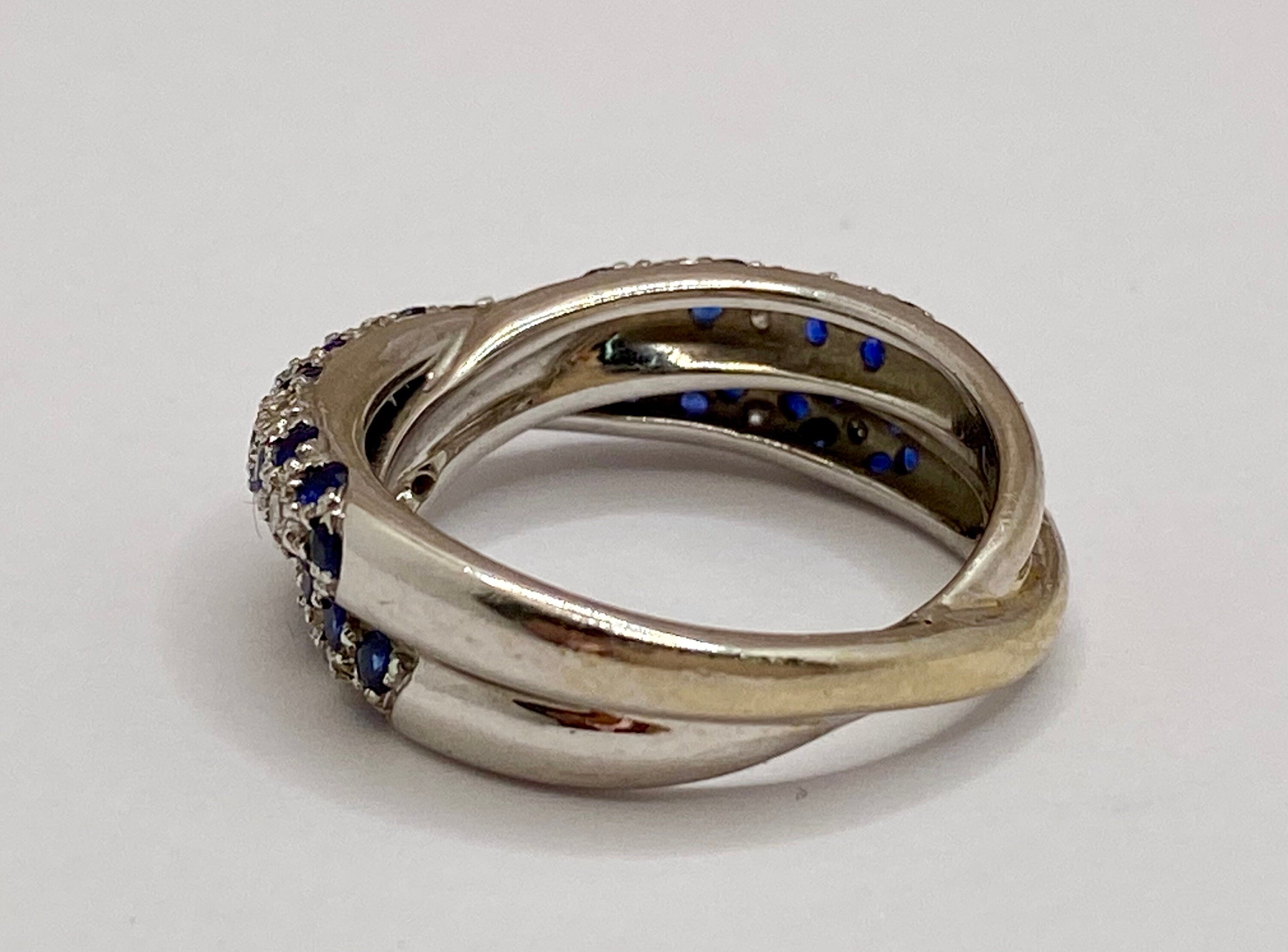 18K White Gold Twisted Ring: Sapphire and Diamond Accent