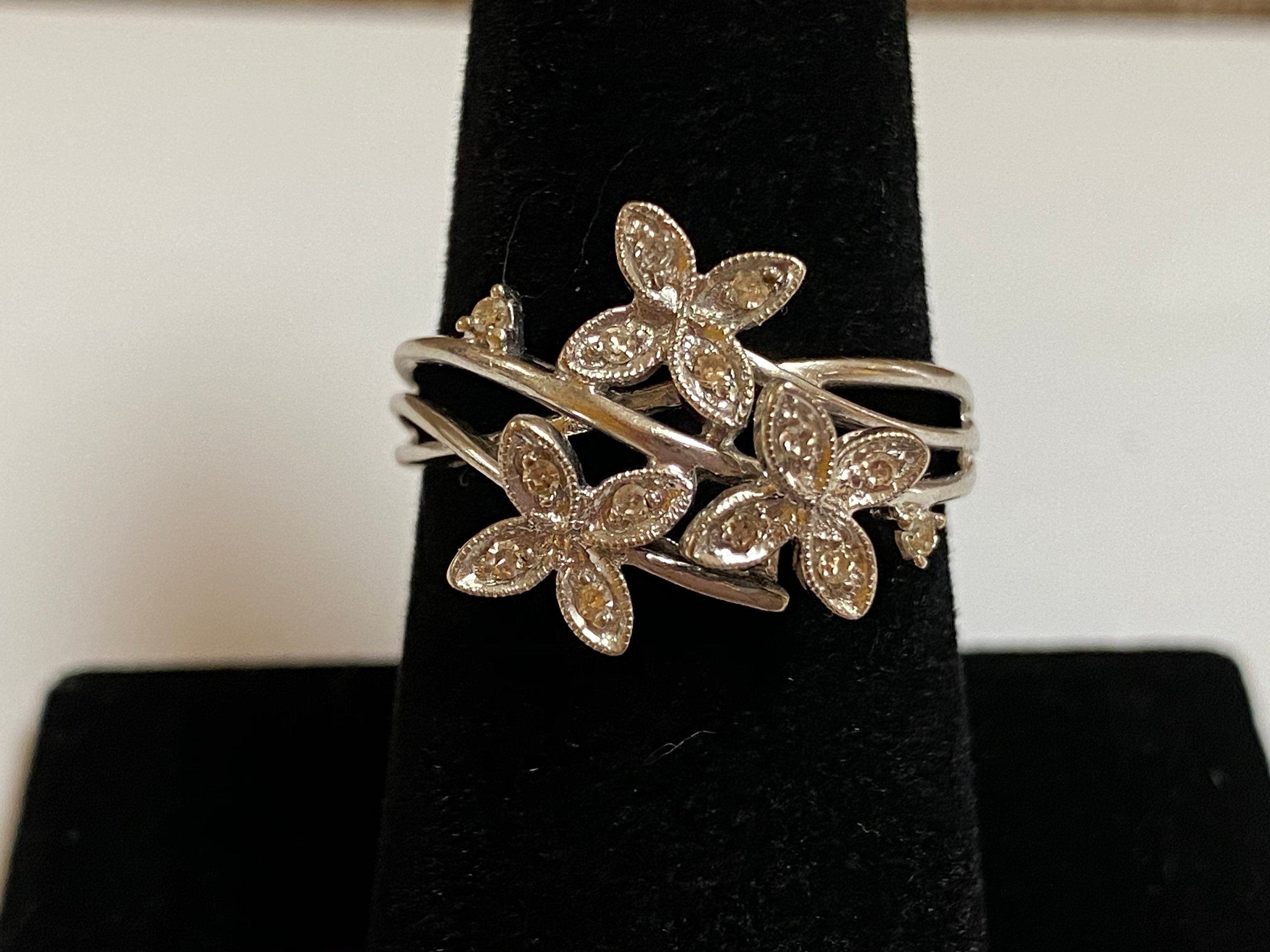 10K White Gold Diamond Flower Ring - Size 7 1/4