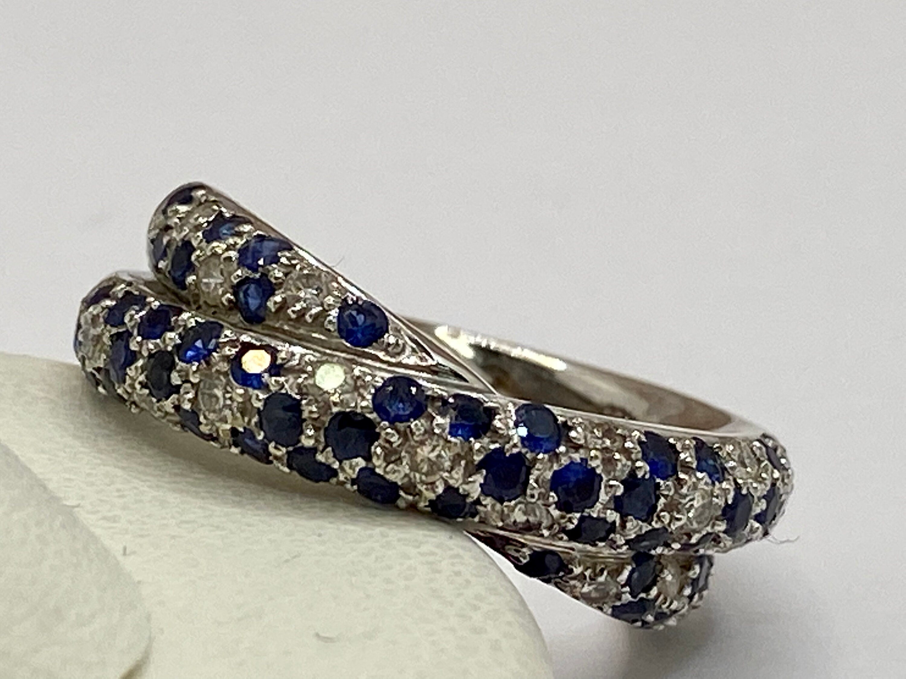 18K White Gold Twisted Ring: Sapphire and Diamond Accent