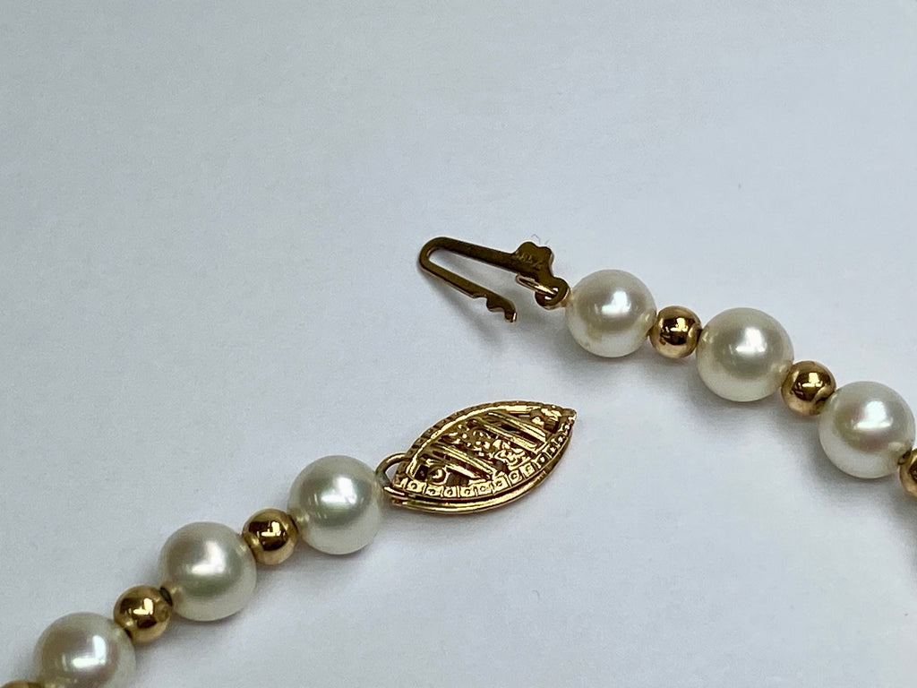14K Yellow Gold Pearl Bracelet with Fancy Clasp