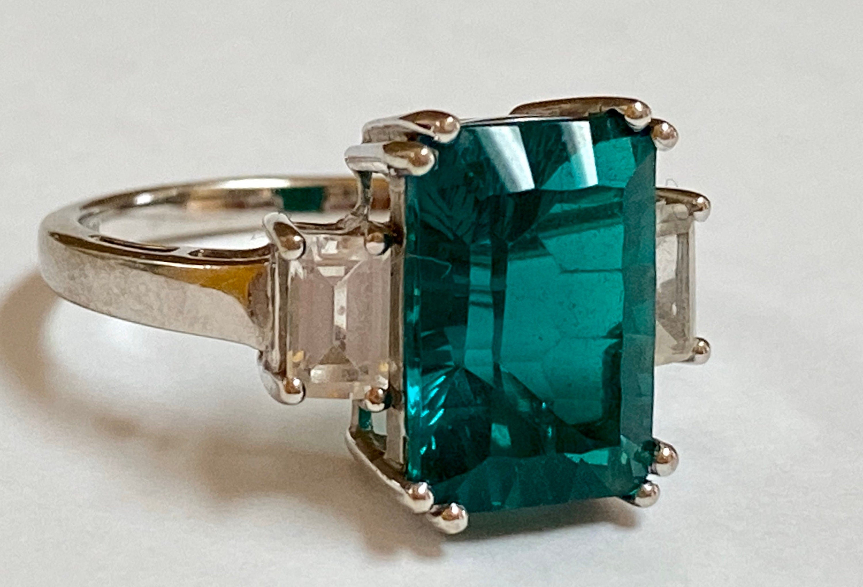 10K White Gold Emerald Cut Green Stone CZ Ring - Size 6.5