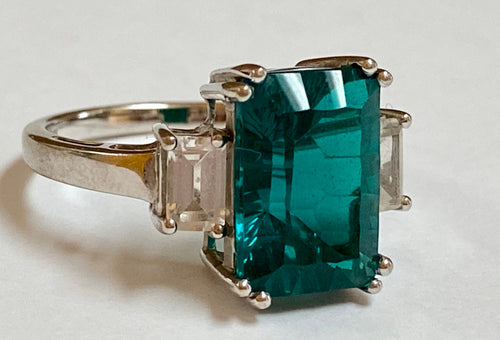 10K White Gold Emerald Cut Green Stone CZ Ring - Size 6.5
