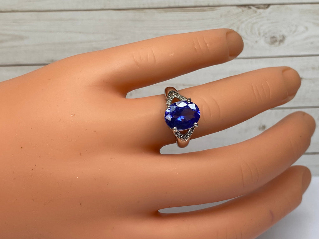 18K White Gold Tanzanite & Diamond Ring - Size 7