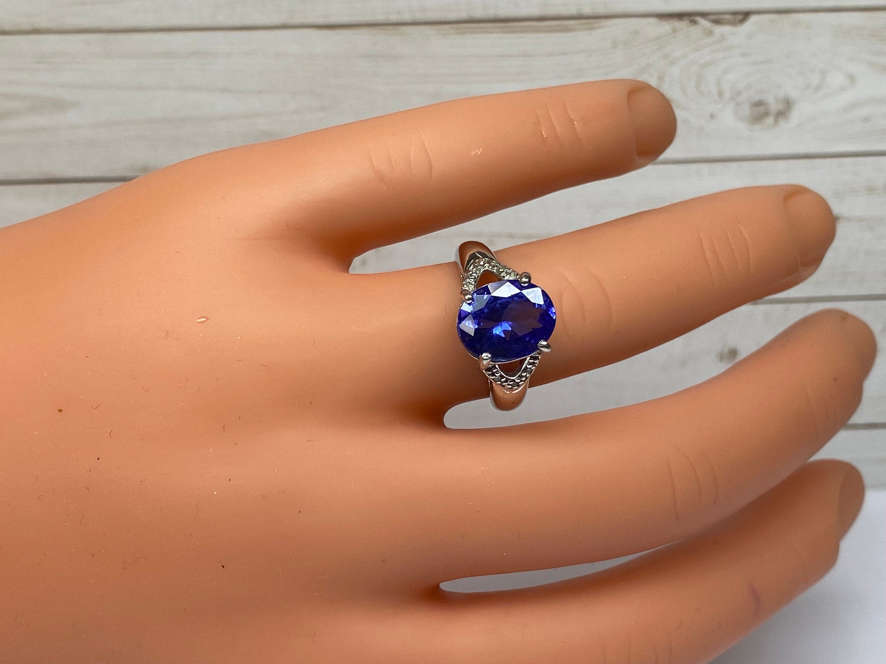 18K White Gold Tanzanite & Diamond Ring - Size 7