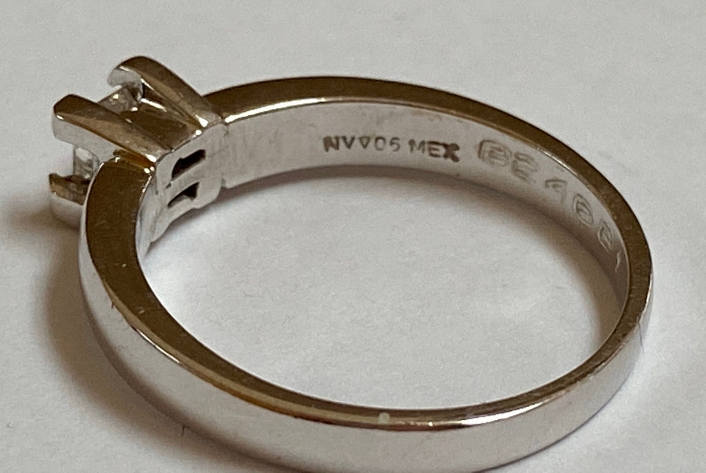 14K White Solid Gold Diamond Wedding/Engagement Ring !!!!! Size 7