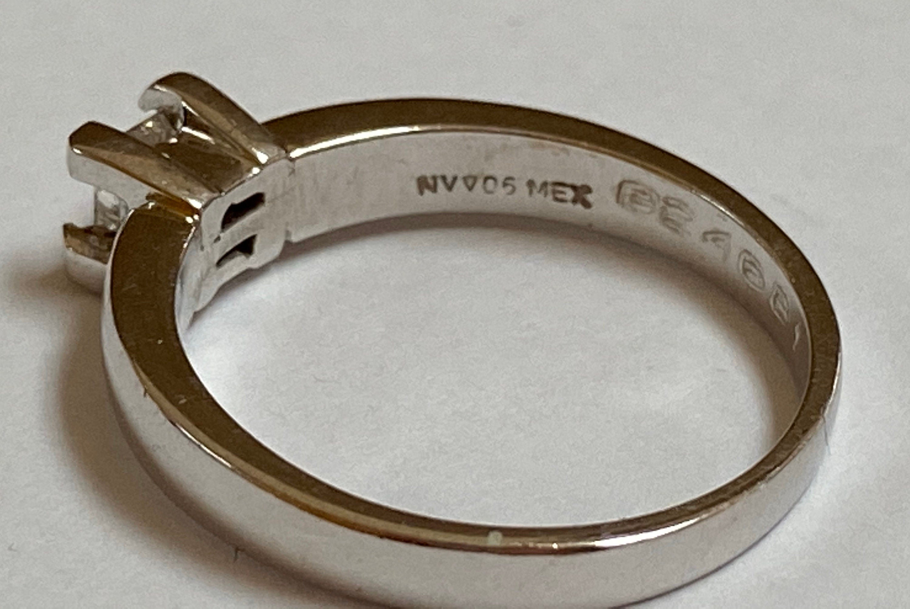 14K White Solid Gold Diamond Wedding/Engagement Ring !!!!! Size 7